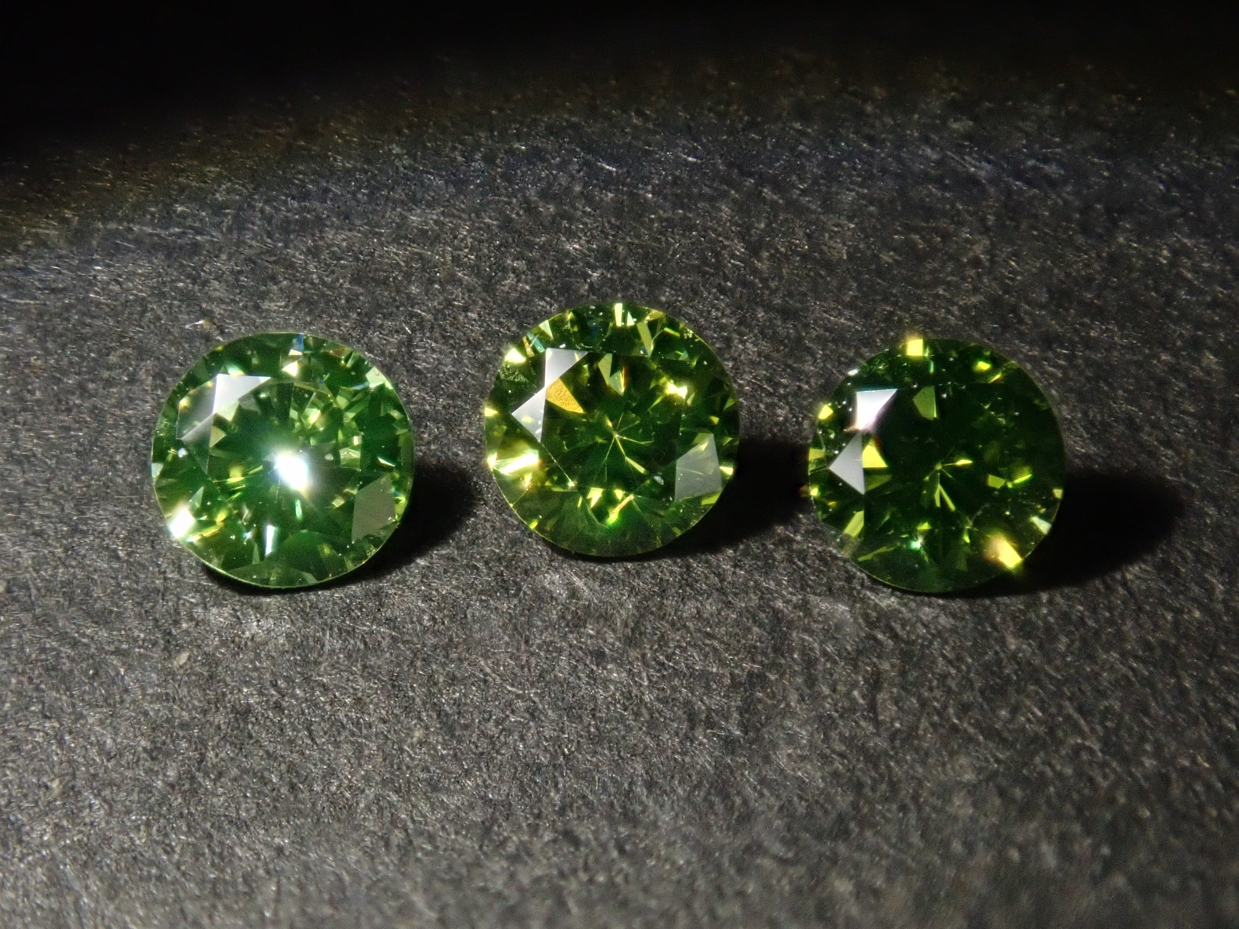 Limited to 3 stones: 1 peridot green diamond loose stone (treated, 3mm, VS class, Chuho sorting) Multiple purchase discounts available