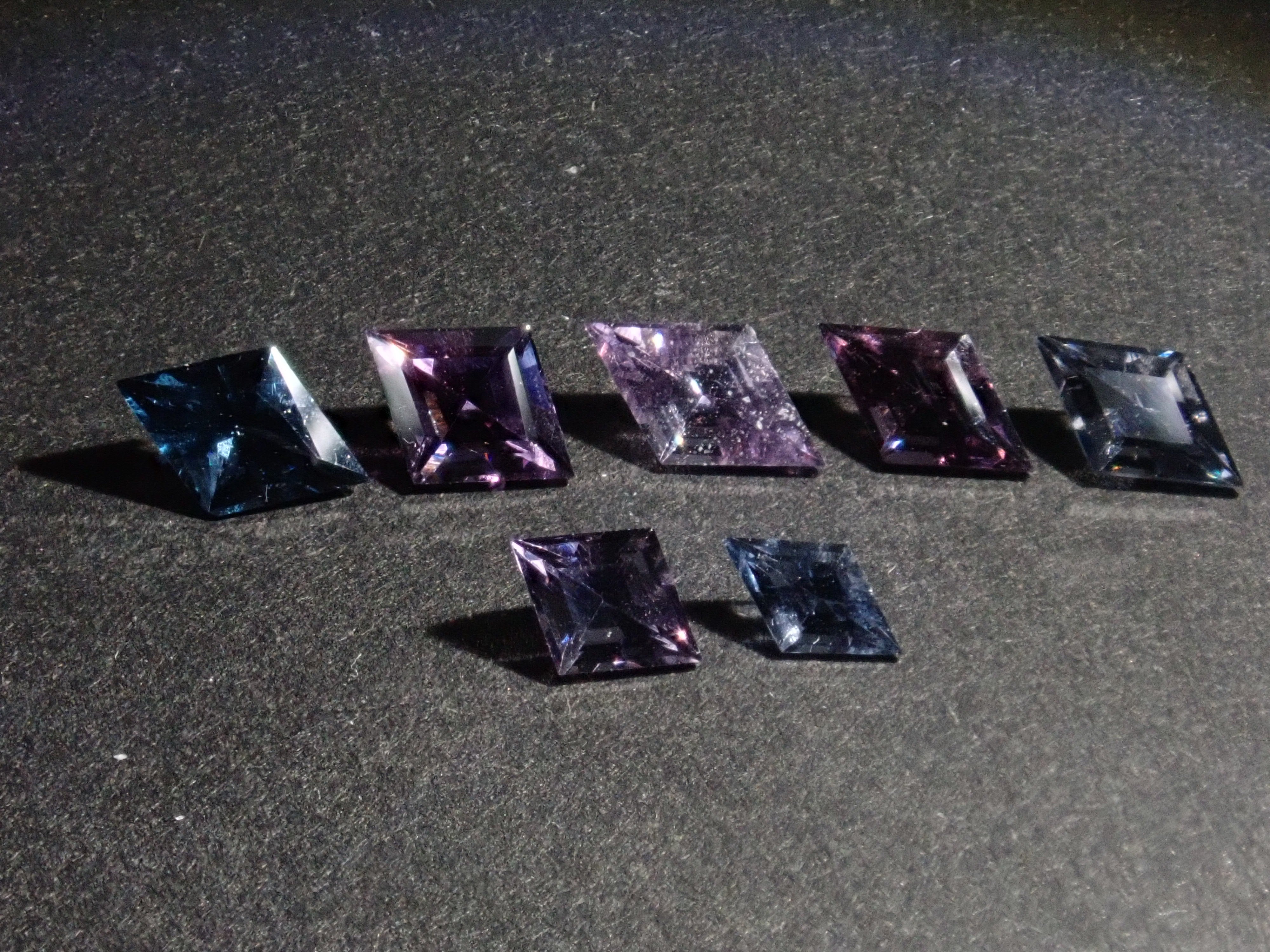 Limited to 7 stones: 1 loose Sri Lankan spinel (lozenge cut) stone. Discounts available for multiple purchases.