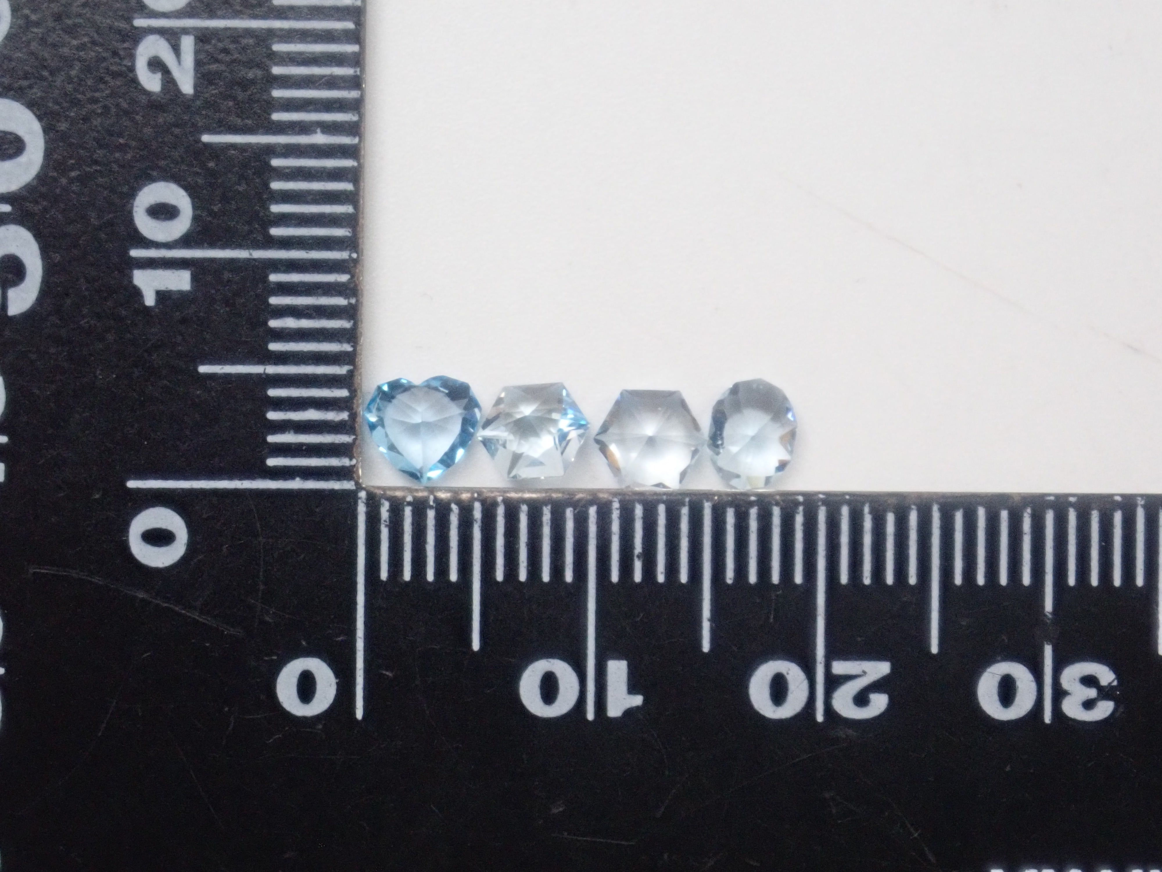 【1/11 22時販売】《限定13石》甲州貴石切子《月型切子》のブルートパーズ10ctを含むブルートパーズガチャ1石ルース《複数購入割引有》