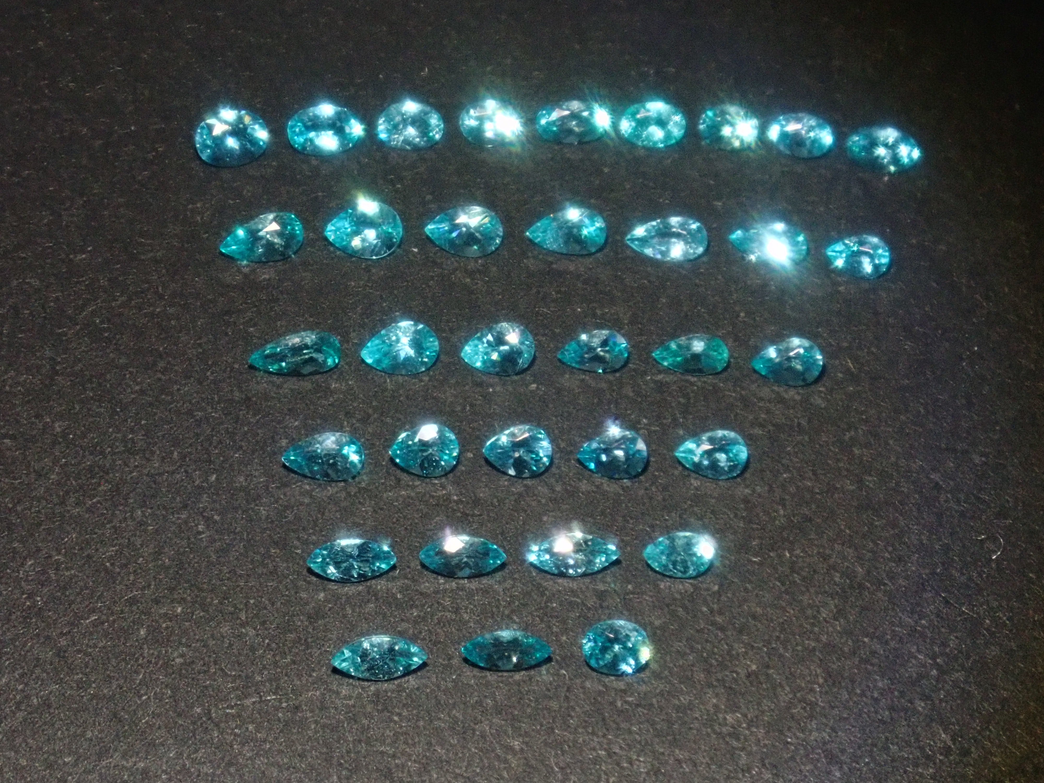 [On Sale 3/7 at 10 PM] Limited Edition (36 stones) Brazilian Paraiba Tourmaline (Batalha Mine) Gacha 💎 Regular price: ¥45,800 (Includes sorting and unheated stones) [Multiple purchase discounts available]