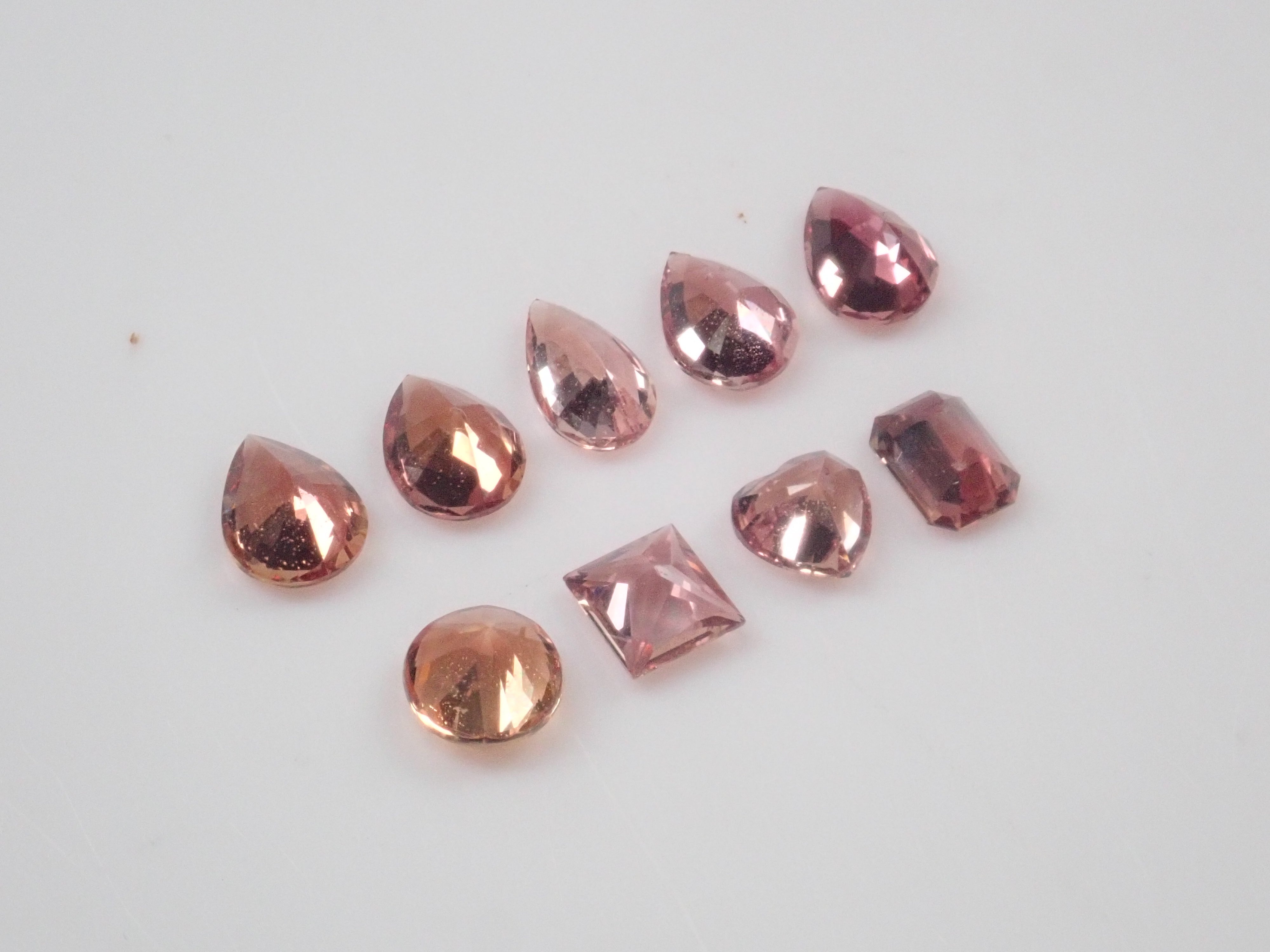 Unheated Sapphire Gacha💎 (Only 2 stones are unheated Padparadscha sapphires with GIA certificate) 1 loose stone {Multiple purchase discounts available}