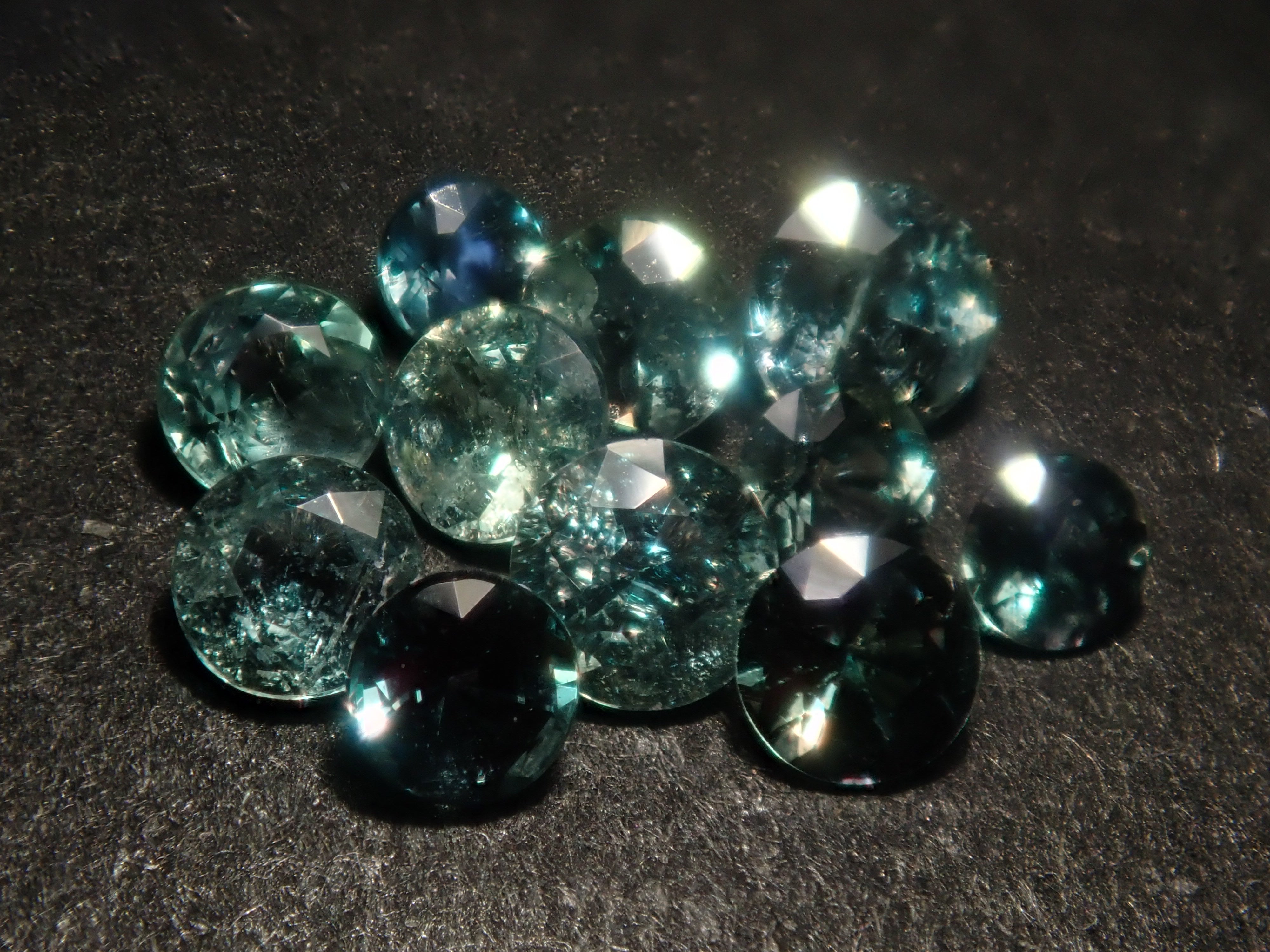 [Sales Start: May 5th, 10 PM JST] Limited 12 Stones - Alexandrite Gacha with Alexandrites from Different Origins, including Russian Alexandrite (normally 69,800 JPY), plus a bonus Sri Lankan Chrysoberyl crystal. Multiple purchase discount available.