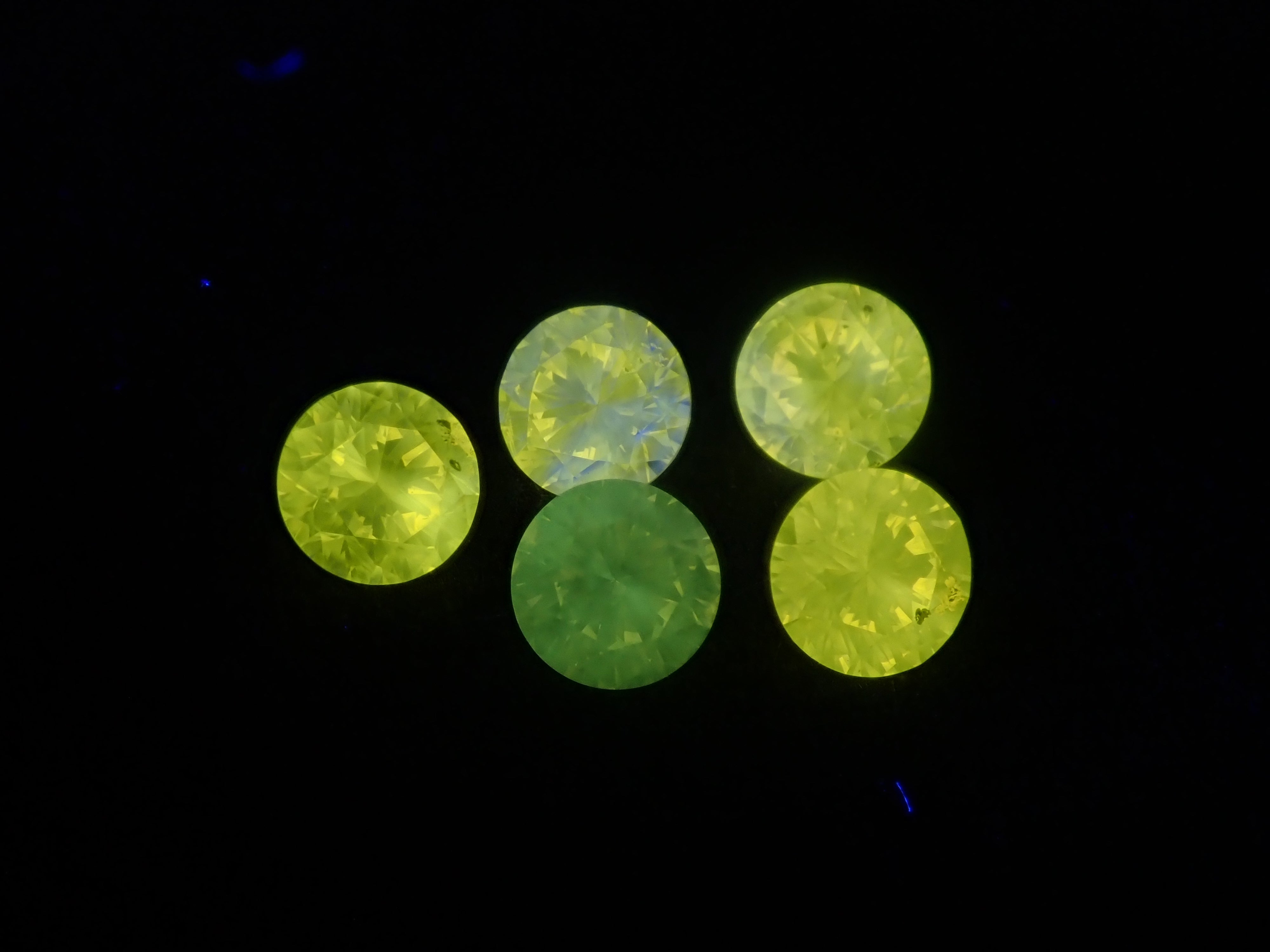 [On sale May 23rd at 10 PM] "Limited 9 Stones - Shinjuku Pop-Up Celebration" All stones with Central Gem Laboratory sorting (3.0-3.5mm, VS-SI clarity) "Multiple purchase discount available"