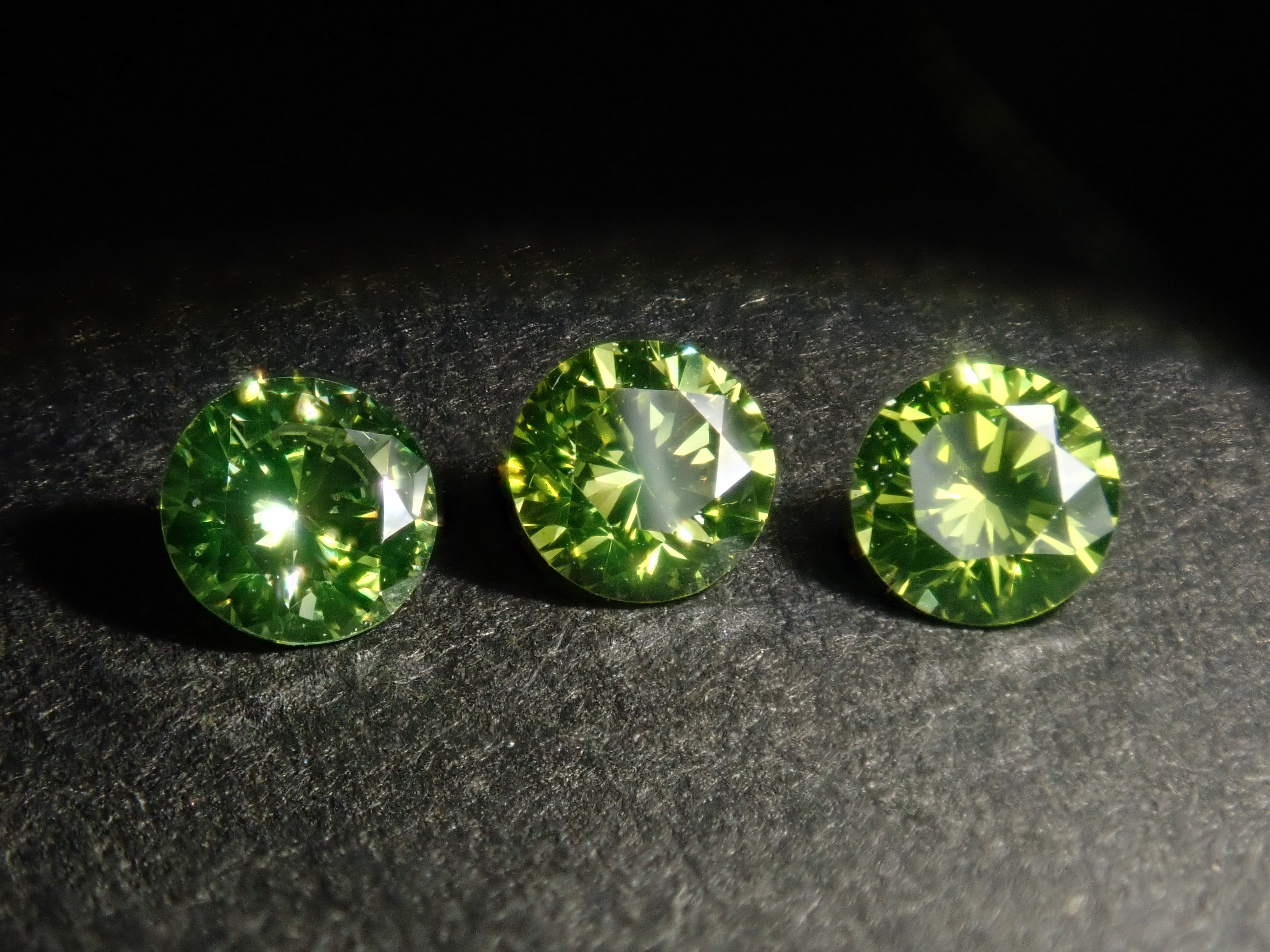 Limited to 3 stones: 1 peridot green diamond loose stone (treated, 3mm, VS class, Chuho sorting) Multiple purchase discounts available