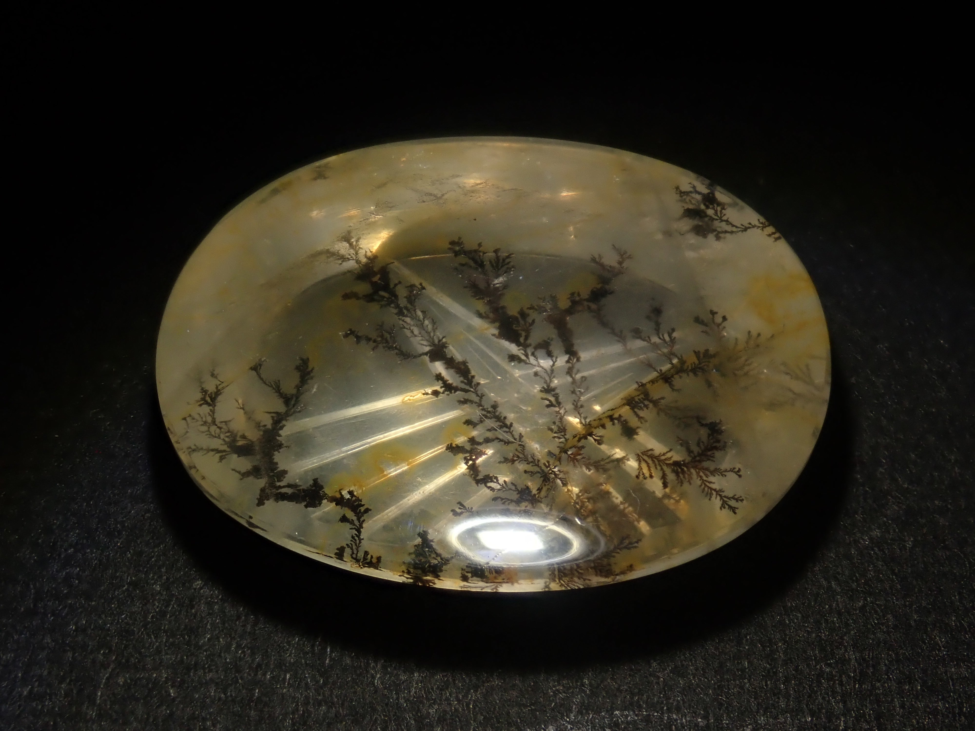 [On Sale / ] Limited to 11 Stones: Dendritic Quartz ① (including Koshu Precious Stone Cut) Gacha 1 Stone (Bonus Copper Rutile in Quartz 1 Stone) [Multiple Purchase Discounts Available]