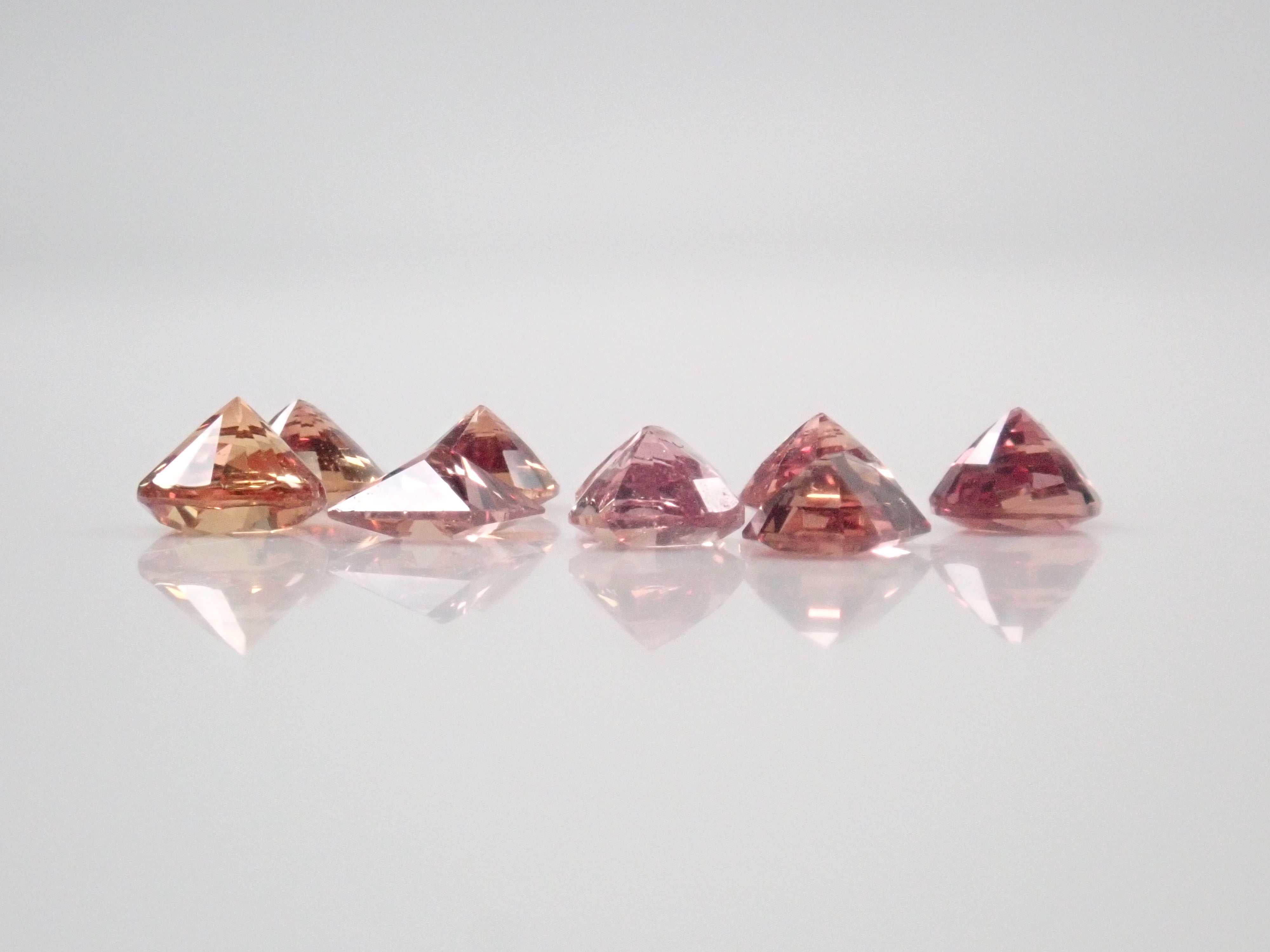 Unheated Sapphire Gacha💎 (Only 2 stones are unheated Padparadscha sapphires with GIA certificate) 1 loose stone {Multiple purchase discounts available}