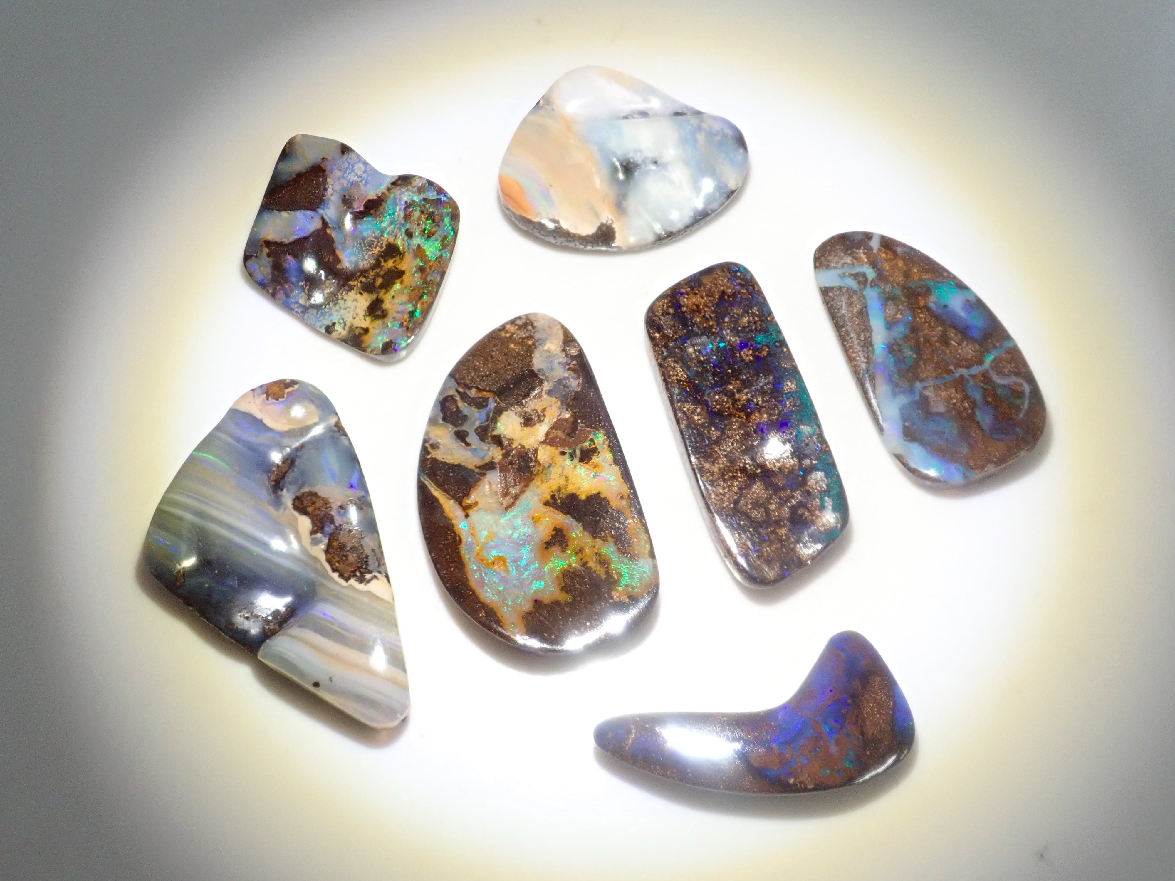 Limited to 7 stones: 1 loose Australian boulder opal (average 25 carats) Multiple purchase discounts available