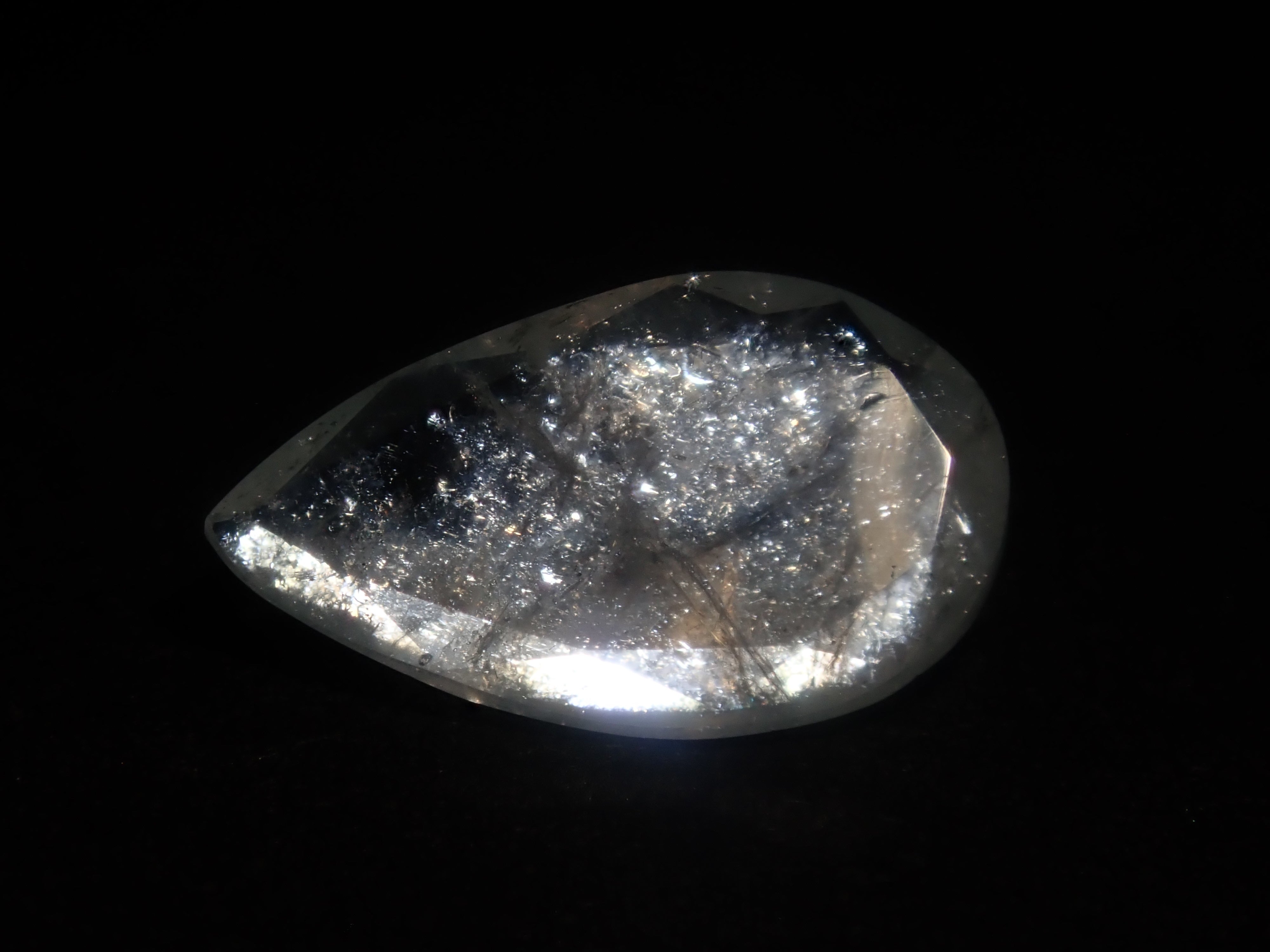 【8/31 22時販売】《限定9石》ブラジル産レインボーアクアマリン1石ルース（平均1.0ct,ペアシェプカット）《複数購入割引有》