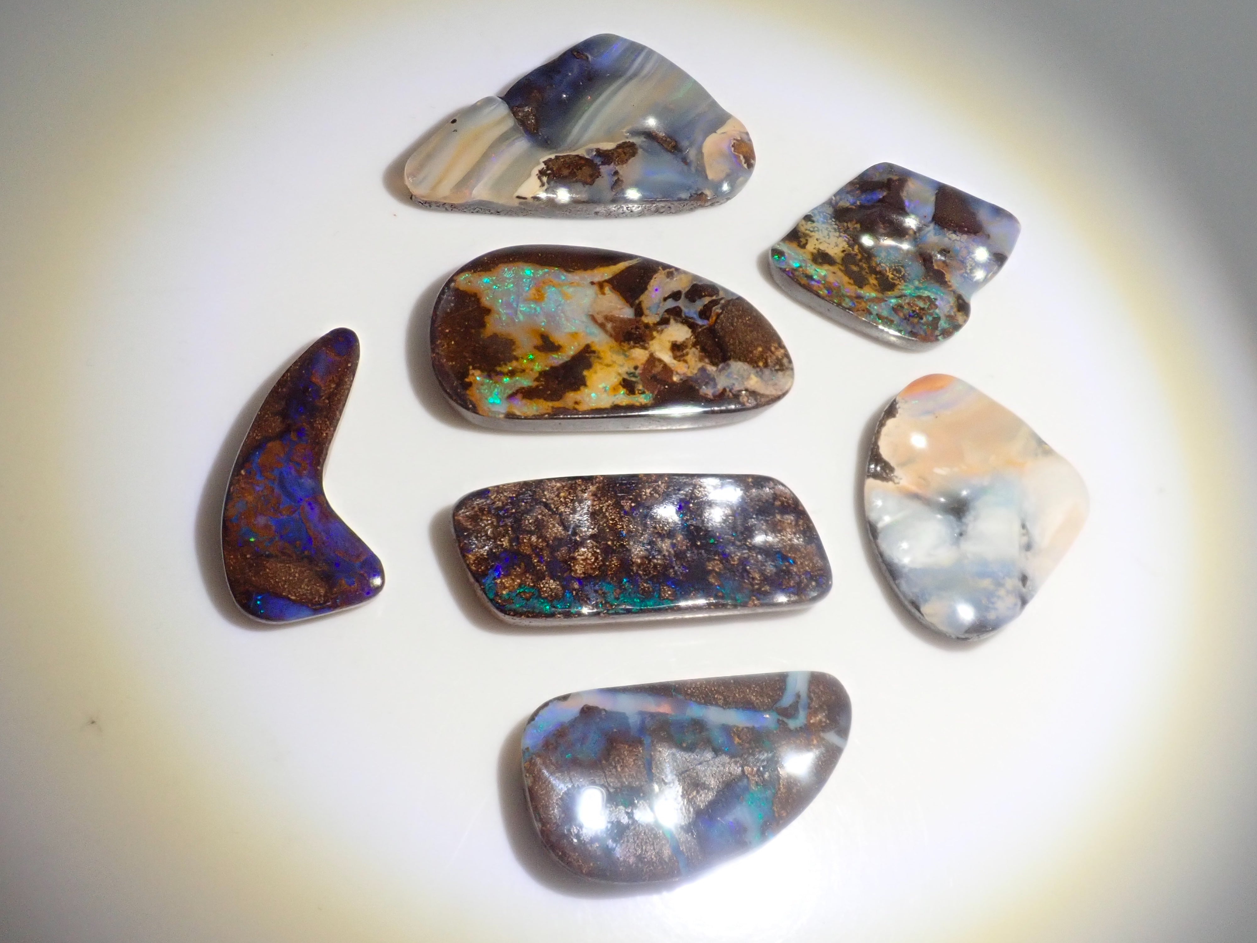 Limited to 7 stones: 1 loose Australian boulder opal (average 25 carats) Multiple purchase discounts available