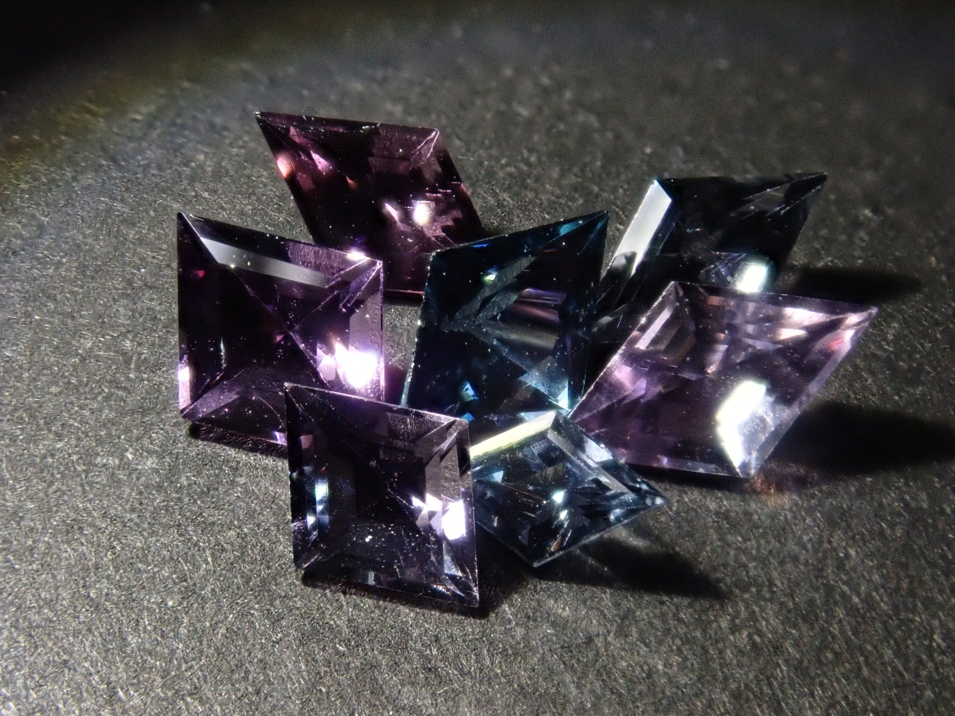 Limited to 7 stones: 1 loose Sri Lankan spinel (lozenge cut) stone. Discounts available for multiple purchases.