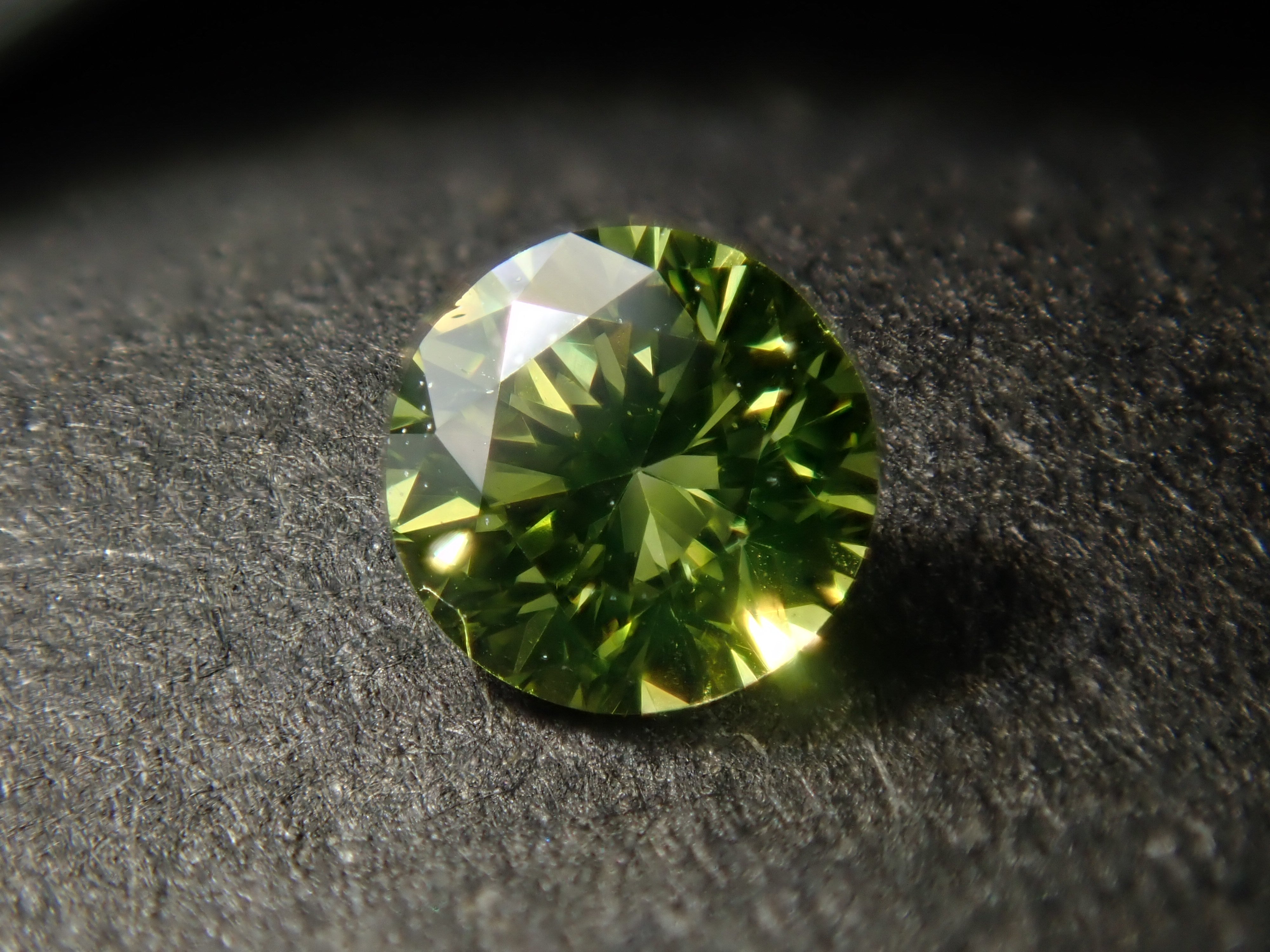 Limited to 3 stones: 1 peridot green diamond loose stone (treated, 3mm, VS class, Chuho sorting) Multiple purchase discounts available