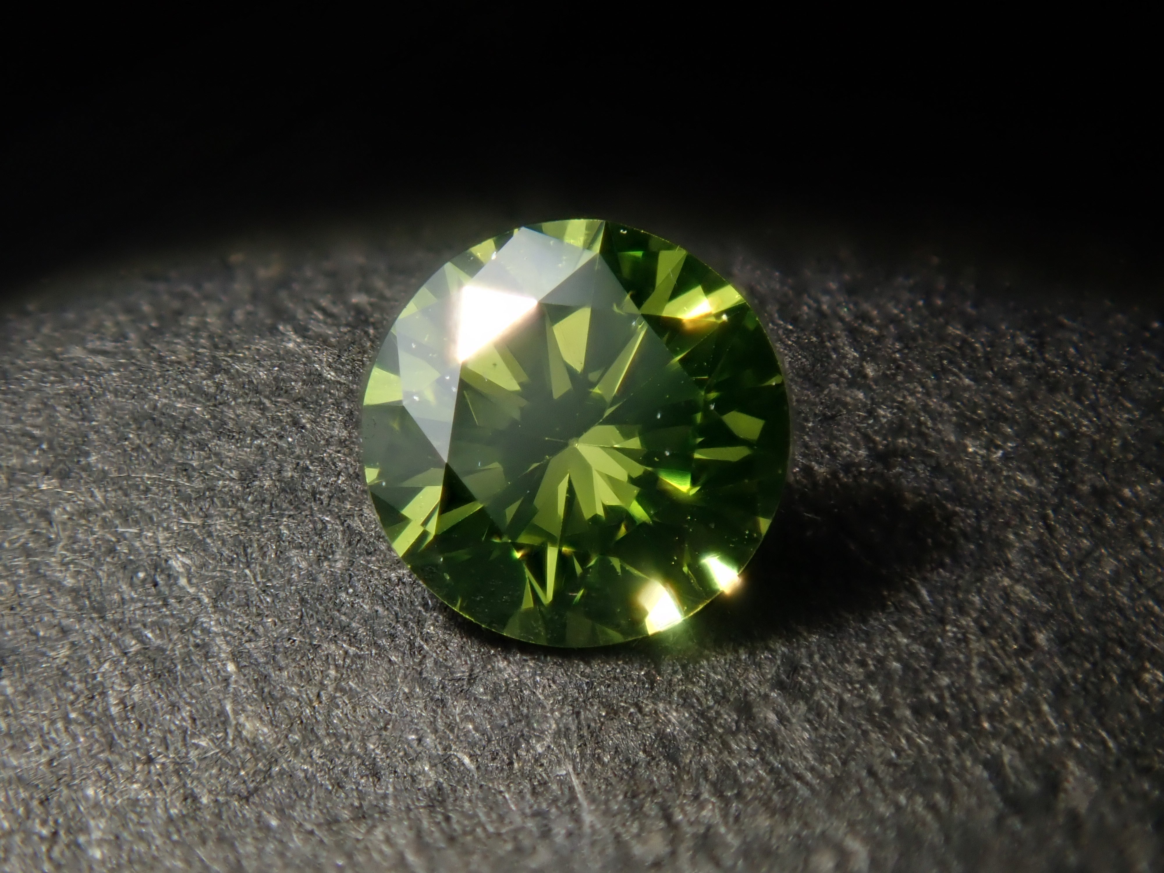 Limited to 3 stones: 1 peridot green diamond loose stone (treated, 3mm, VS class, Chuho sorting) Multiple purchase discounts available