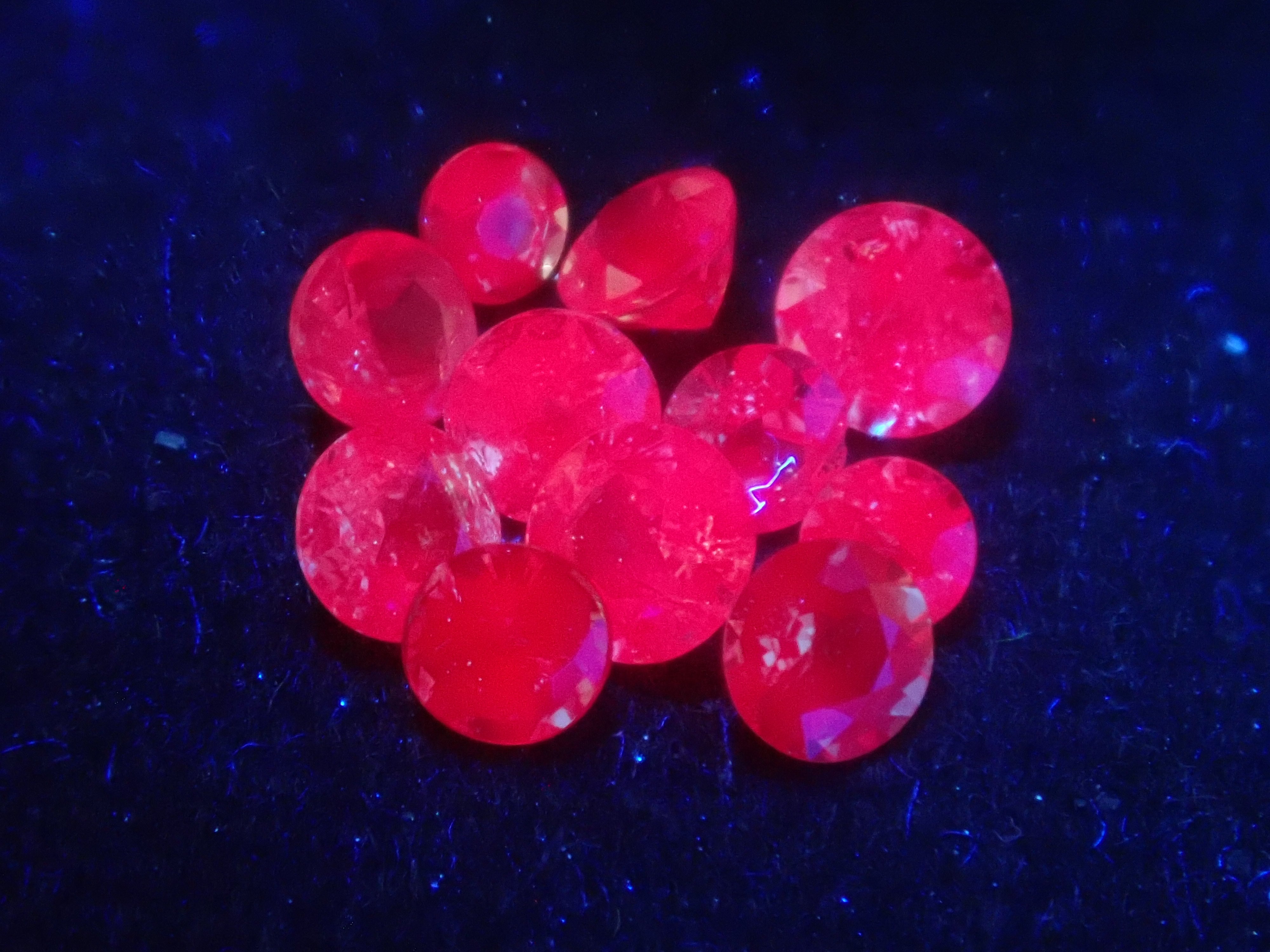 [Sales Start: May 5th, 10 PM JST] Limited 12 Stones - Alexandrite Gacha with Alexandrites from Different Origins, including Russian Alexandrite (normally 69,800 JPY), plus a bonus Sri Lankan Chrysoberyl crystal. Multiple purchase discount available.