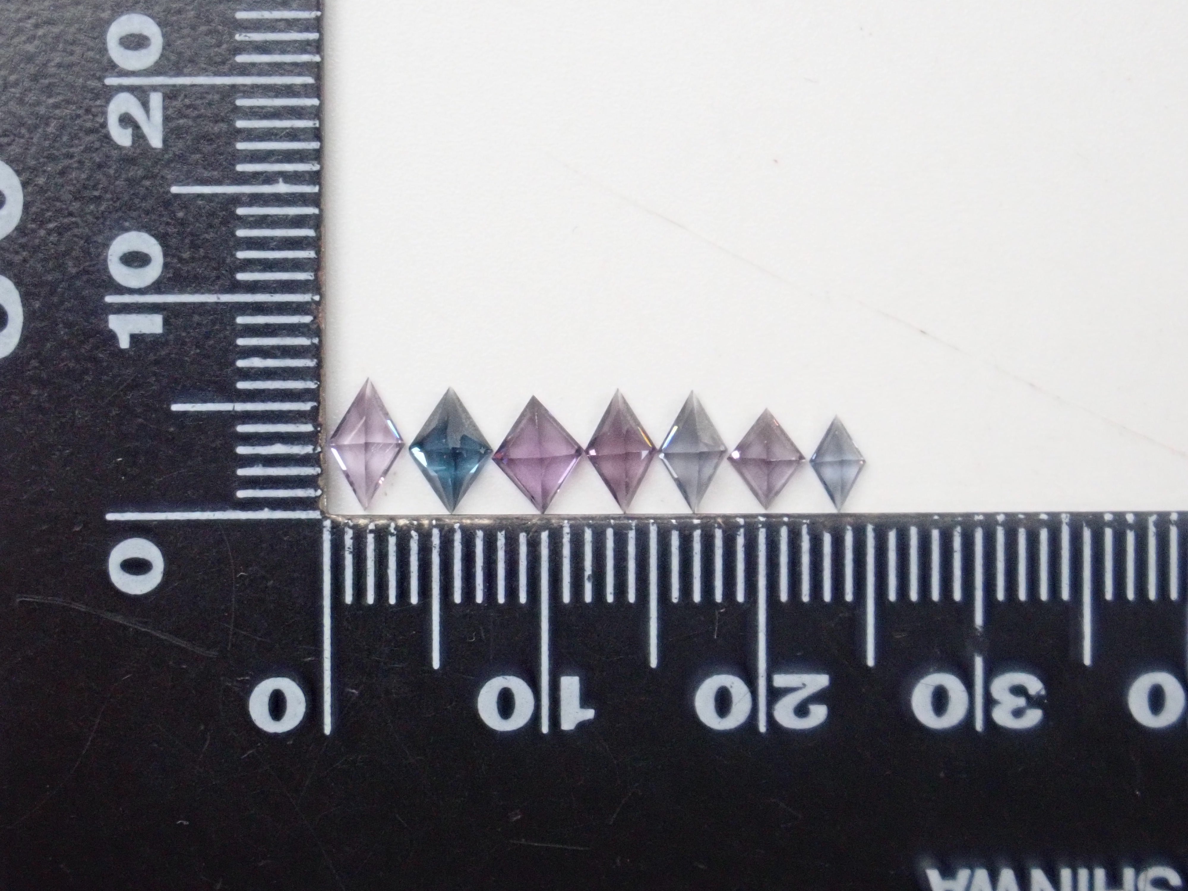 Limited to 7 stones: 1 loose Sri Lankan spinel (lozenge cut) stone. Discounts available for multiple purchases.