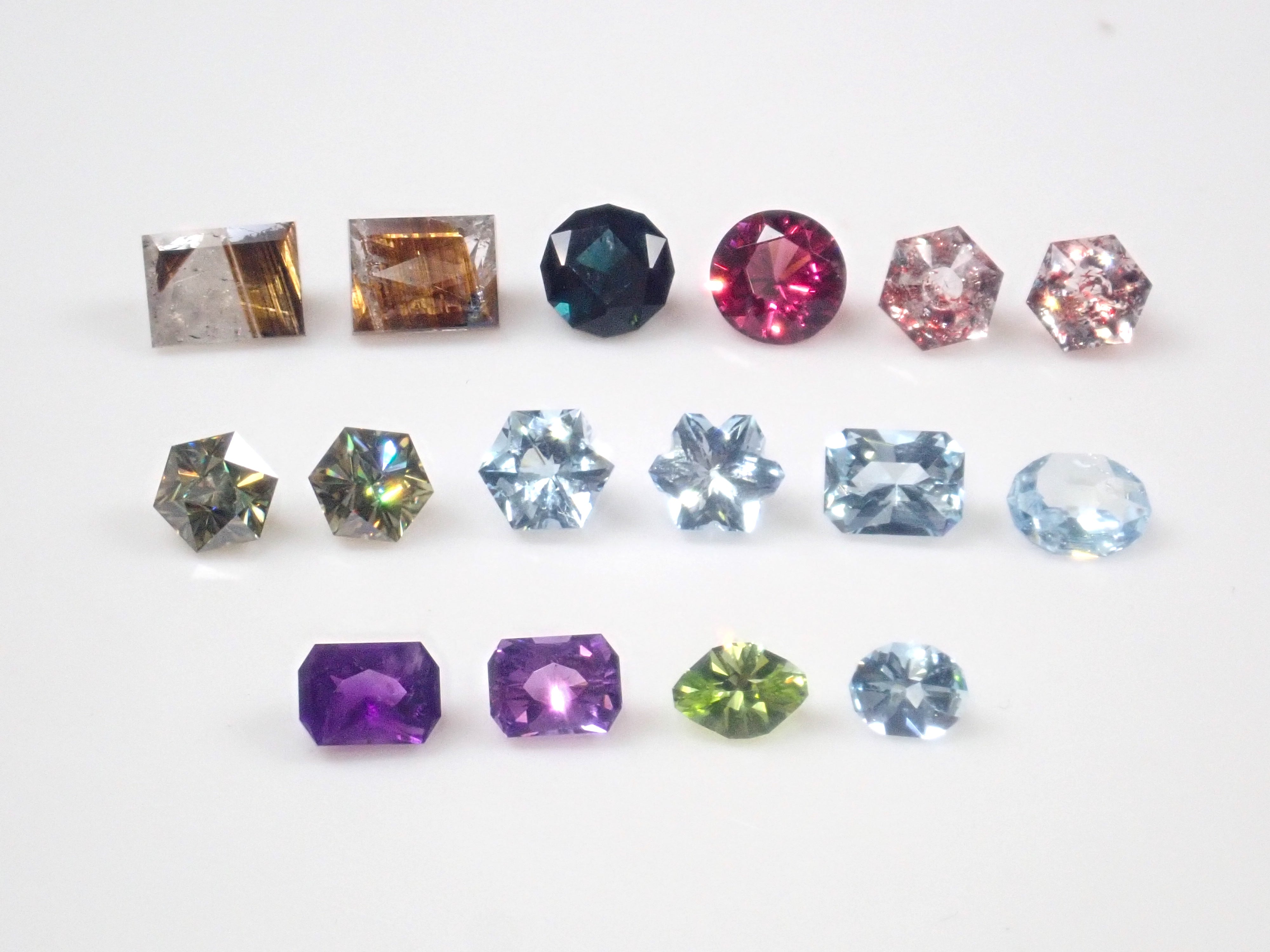 Limited to 16 stones Gem gacha💎 Cut by Sanjay, a Sri Lankan polisher (1 in 2 people will win a Sanjay sapphire) Multiple purchase discounts available