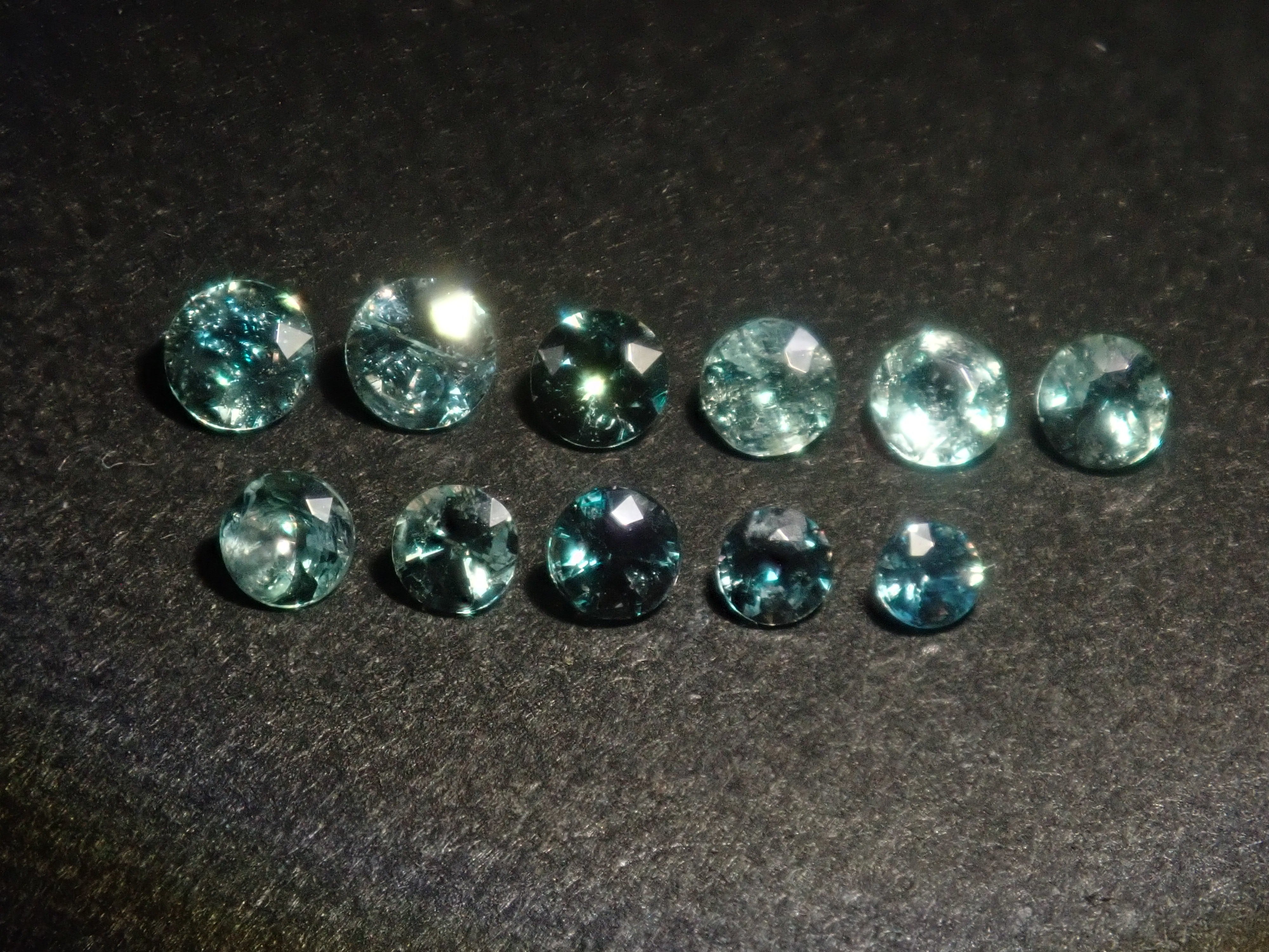 [Sales Start: May 5th, 10 PM JST] Limited 12 Stones - Alexandrite Gacha with Alexandrites from Different Origins, including Russian Alexandrite (normally 69,800 JPY), plus a bonus Sri Lankan Chrysoberyl crystal. Multiple purchase discount available.