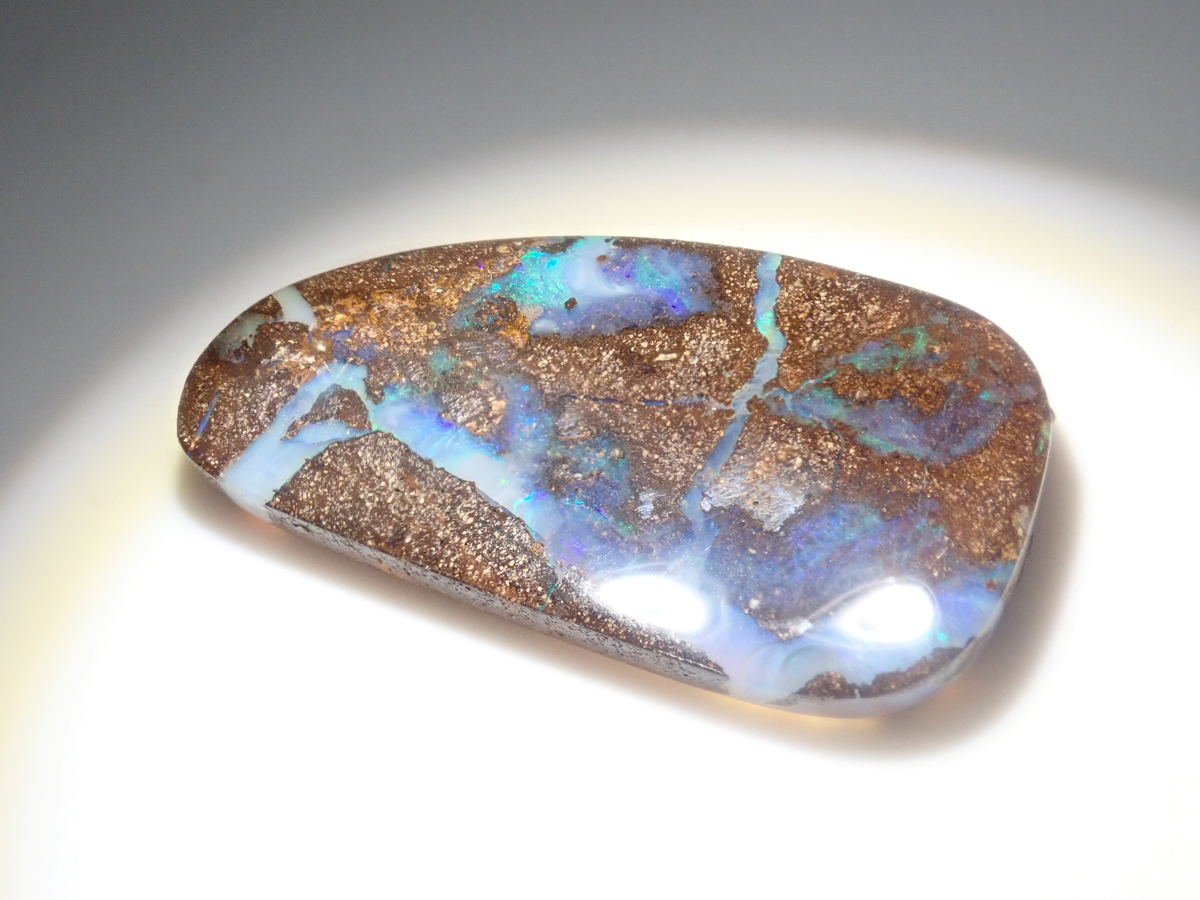 Limited to 7 stones: 1 loose Australian boulder opal (average 25 carats) Multiple purchase discounts available