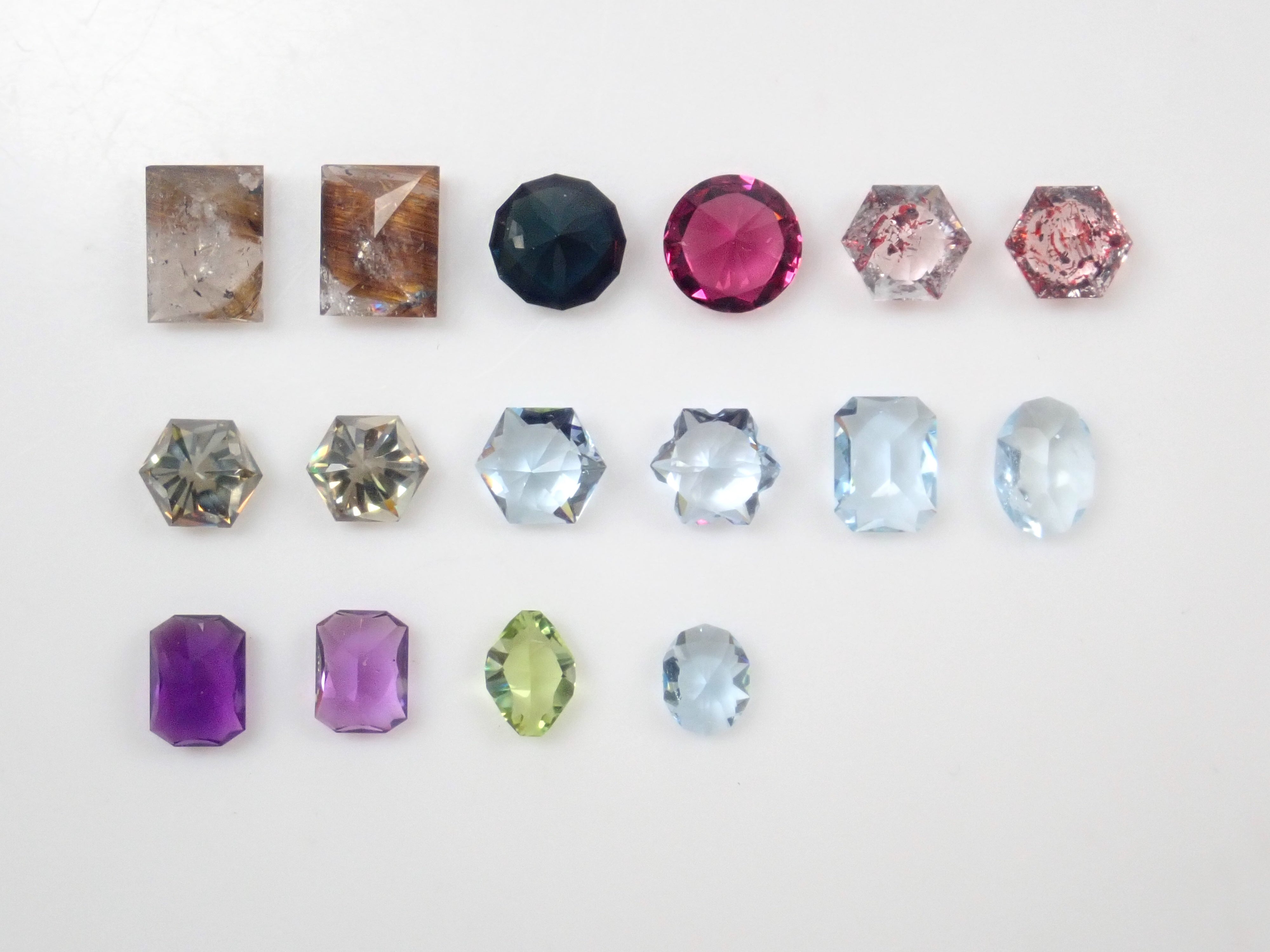 Limited to 16 stones Gem gacha💎 Cut by Sanjay, a Sri Lankan polisher (1 in 2 people will win a Sanjay sapphire) Multiple purchase discounts available