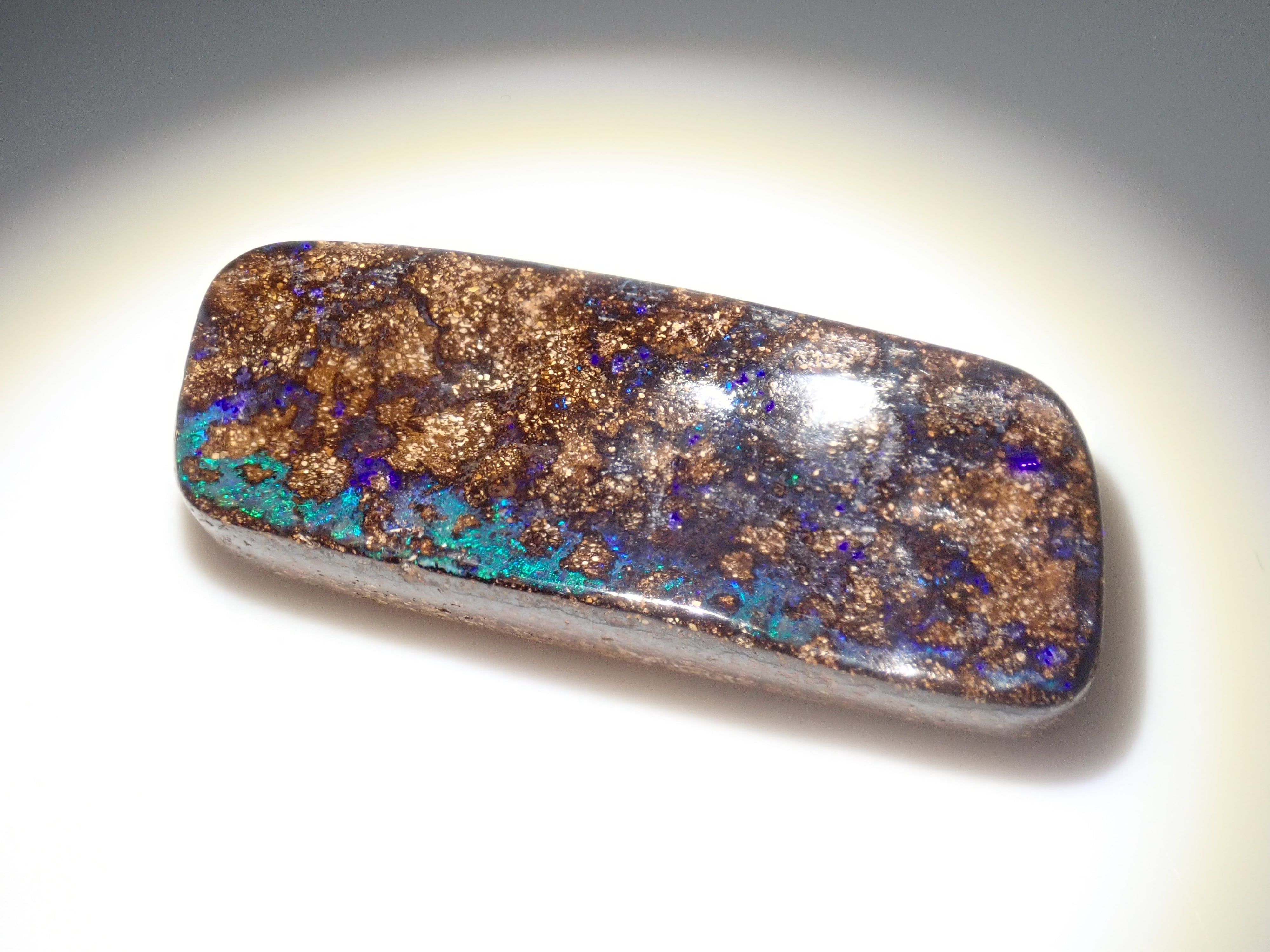 Limited to 7 stones: 1 loose Australian boulder opal (average 25 carats) Multiple purchase discounts available