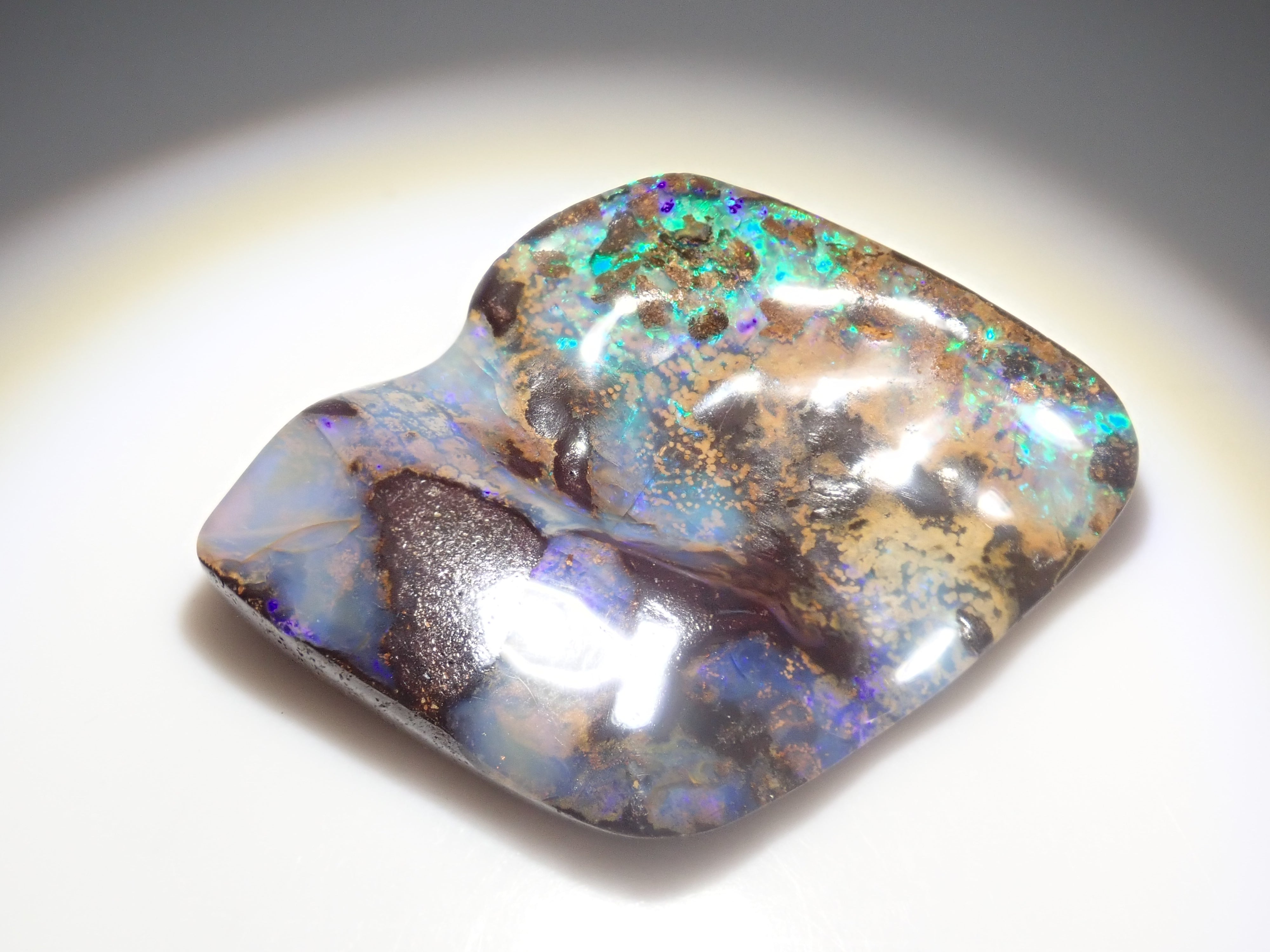 Limited to 7 stones: 1 loose Australian boulder opal (average 25 carats) Multiple purchase discounts available