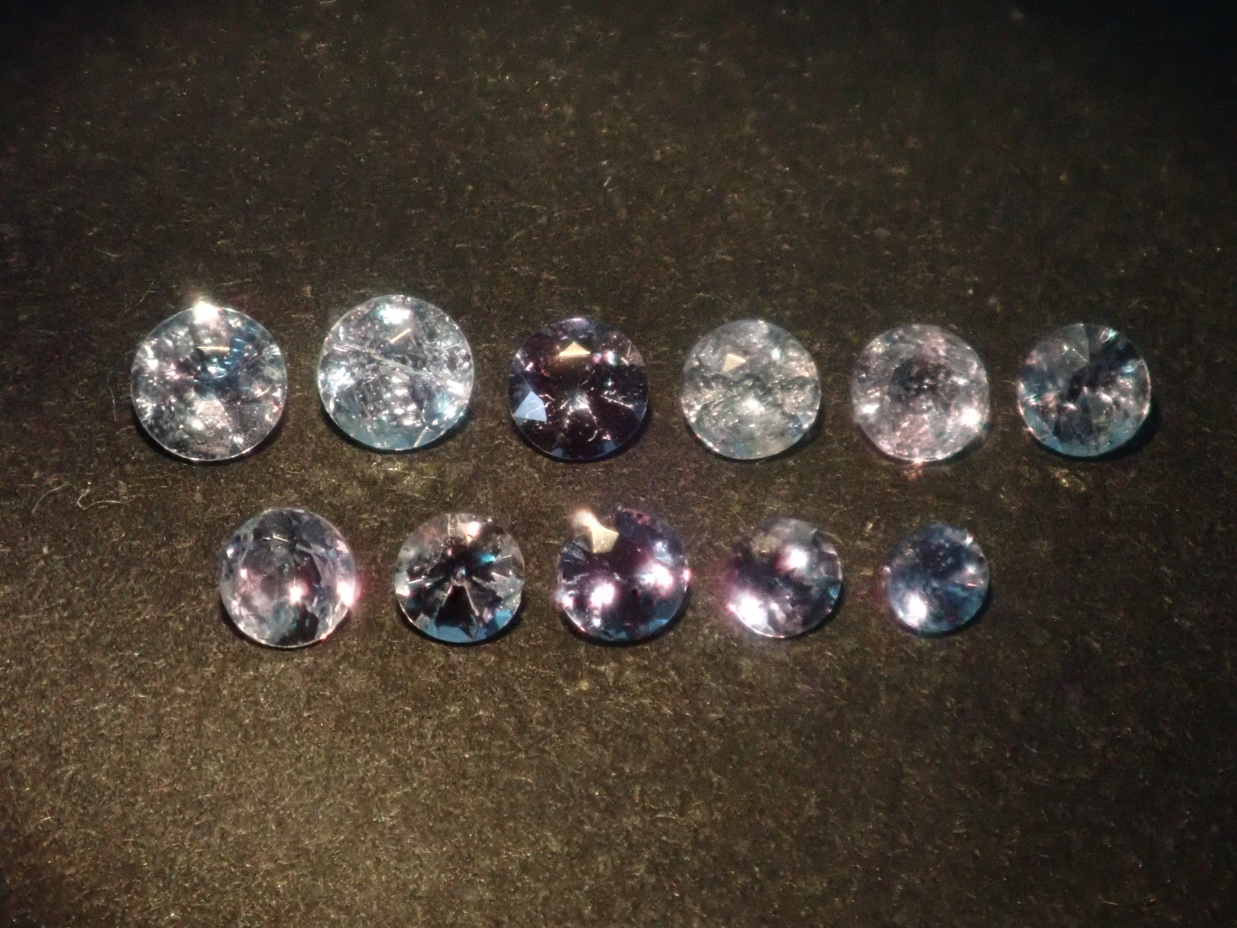 [Sales Start: May 5th, 10 PM JST] Limited 12 Stones - Alexandrite Gacha with Alexandrites from Different Origins, including Russian Alexandrite (normally 69,800 JPY), plus a bonus Sri Lankan Chrysoberyl crystal. Multiple purchase discount available.