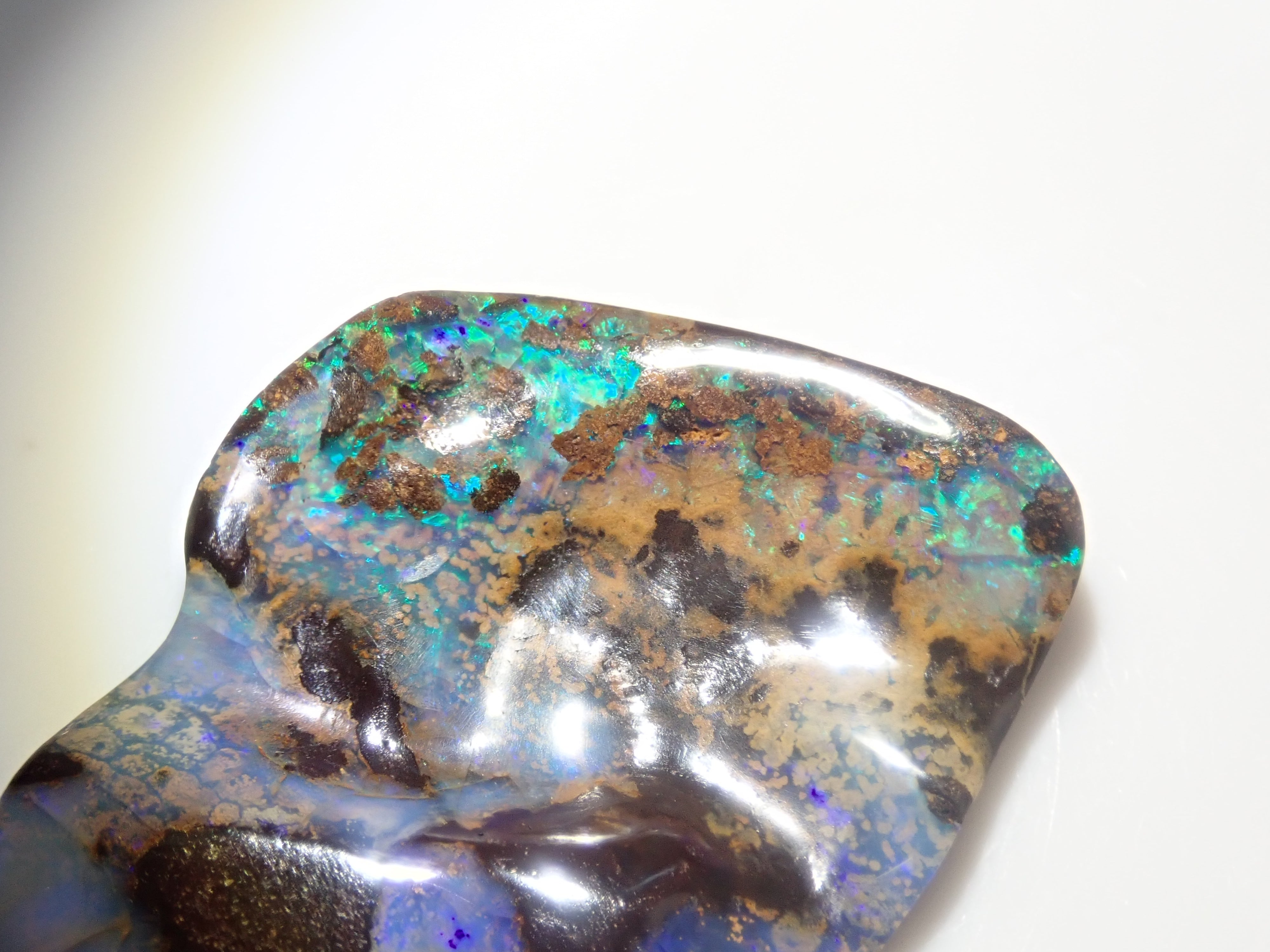 Limited to 7 stones: 1 loose Australian boulder opal (average 25 carats) Multiple purchase discounts available