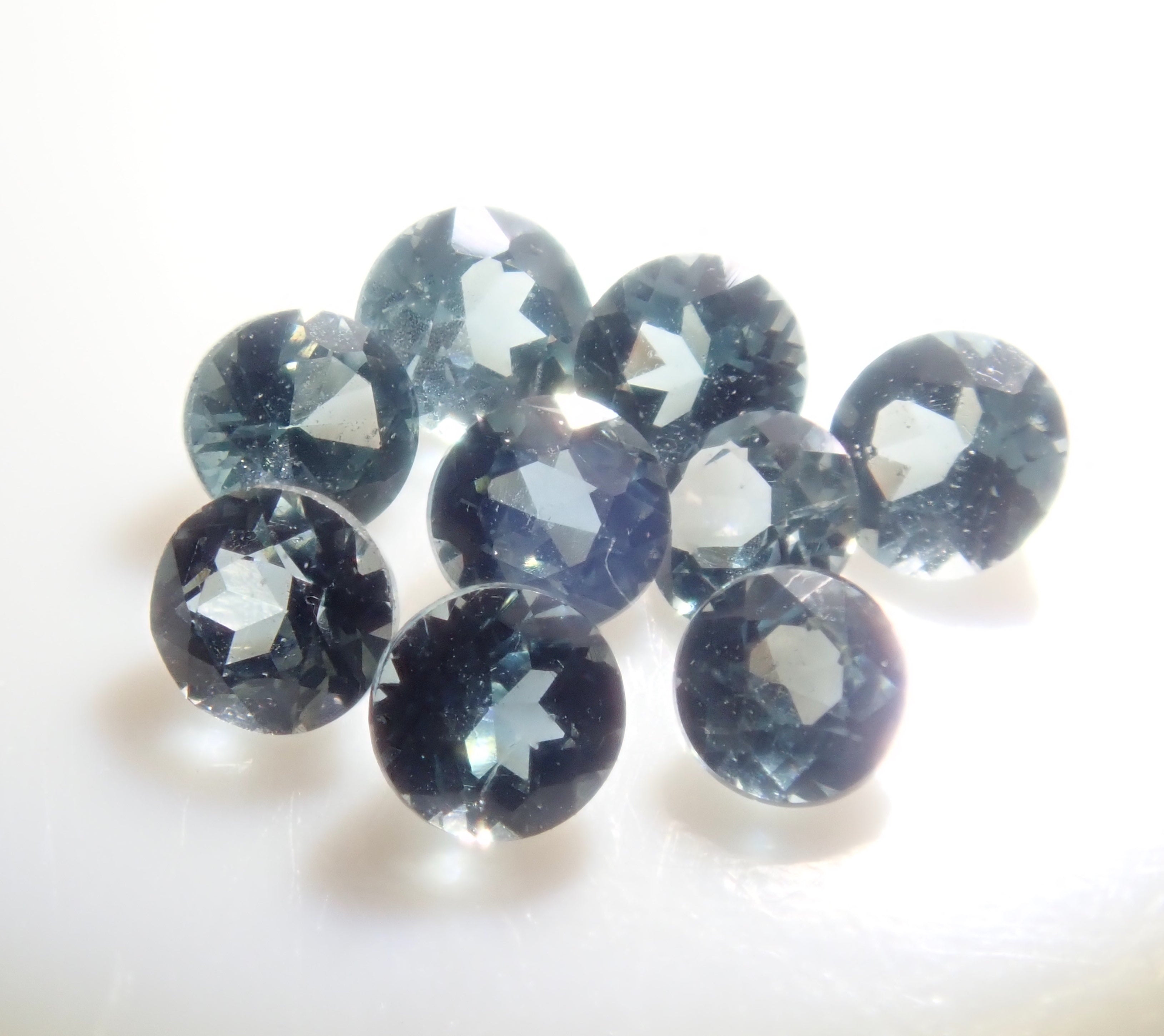 [On sale from 22:00 on 2/8] Limited quantity: Sri Lankan 2mm sapphire (sapphire) 1 loose stone (with identification certificate for all stones) Discounts for multiple purchases available