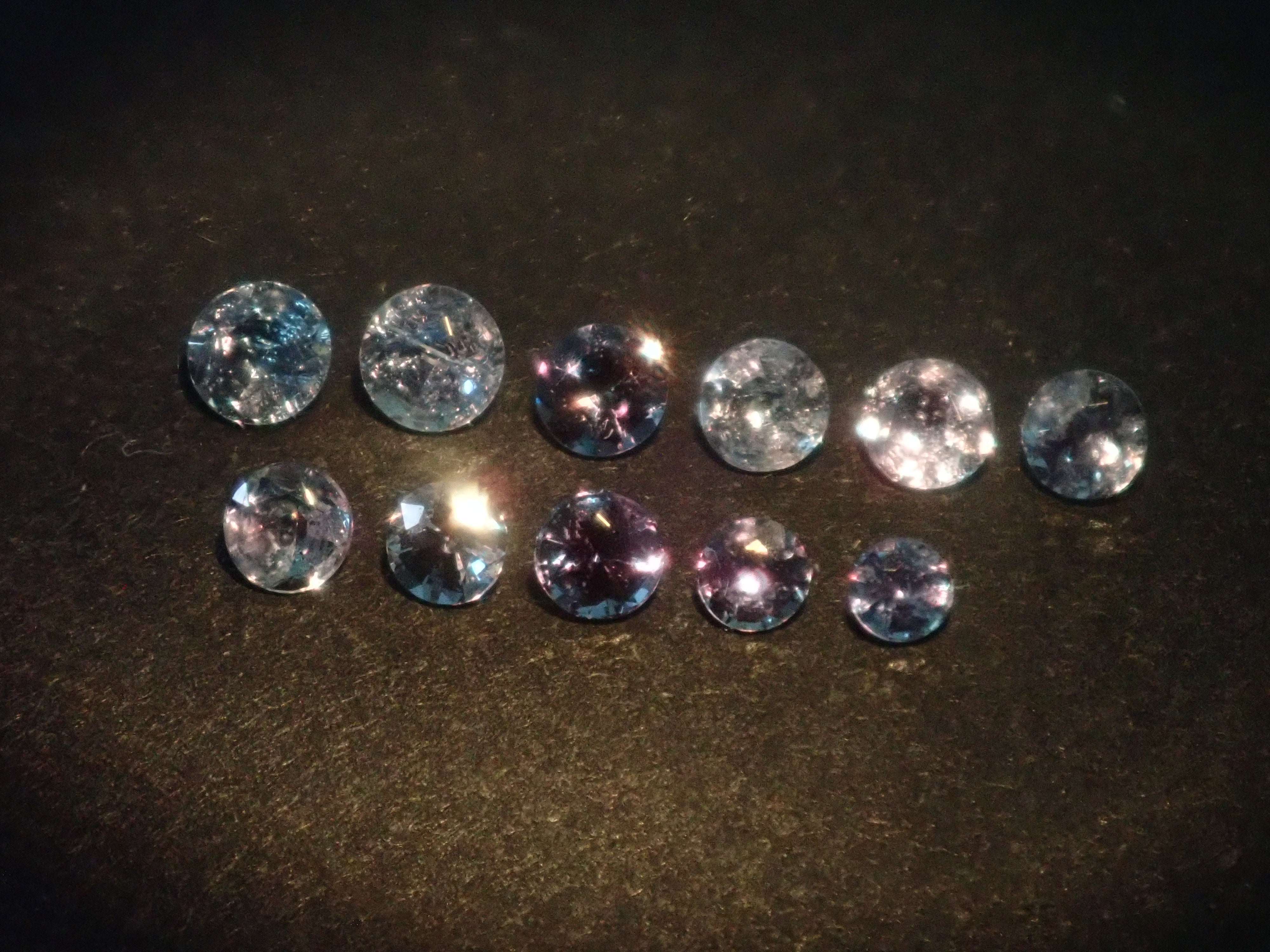 [Sales Start: May 5th, 10 PM JST] Limited 12 Stones - Alexandrite Gacha with Alexandrites from Different Origins, including Russian Alexandrite (normally 69,800 JPY), plus a bonus Sri Lankan Chrysoberyl crystal. Multiple purchase discount available.