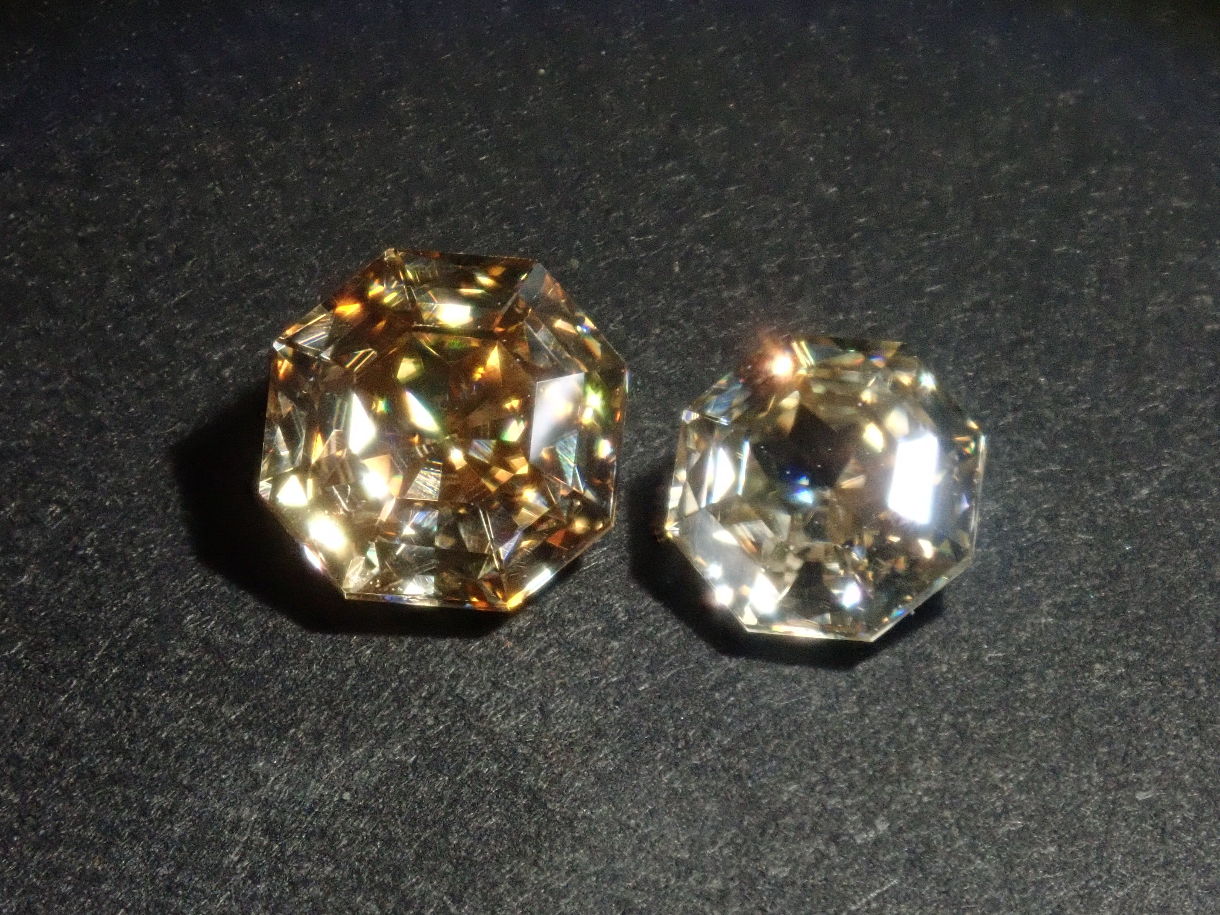 【10/5 22時販売】《限定11石》合成モアッサナイトガチャ💎甲州貴石切子plusthreeモアッサナイトやサンジェ氏カットやピンクやブルーモアッサ含む1石ルース《複数購入割引有》