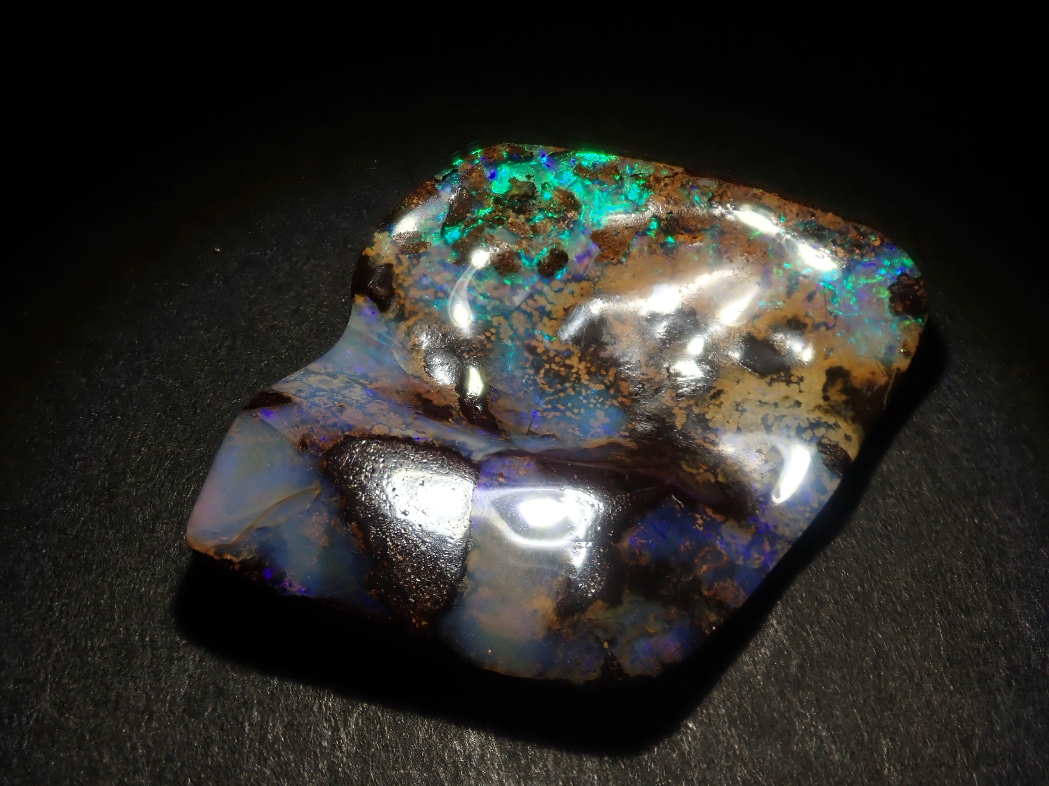 Limited to 7 stones: 1 loose Australian boulder opal (average 25 carats) Multiple purchase discounts available