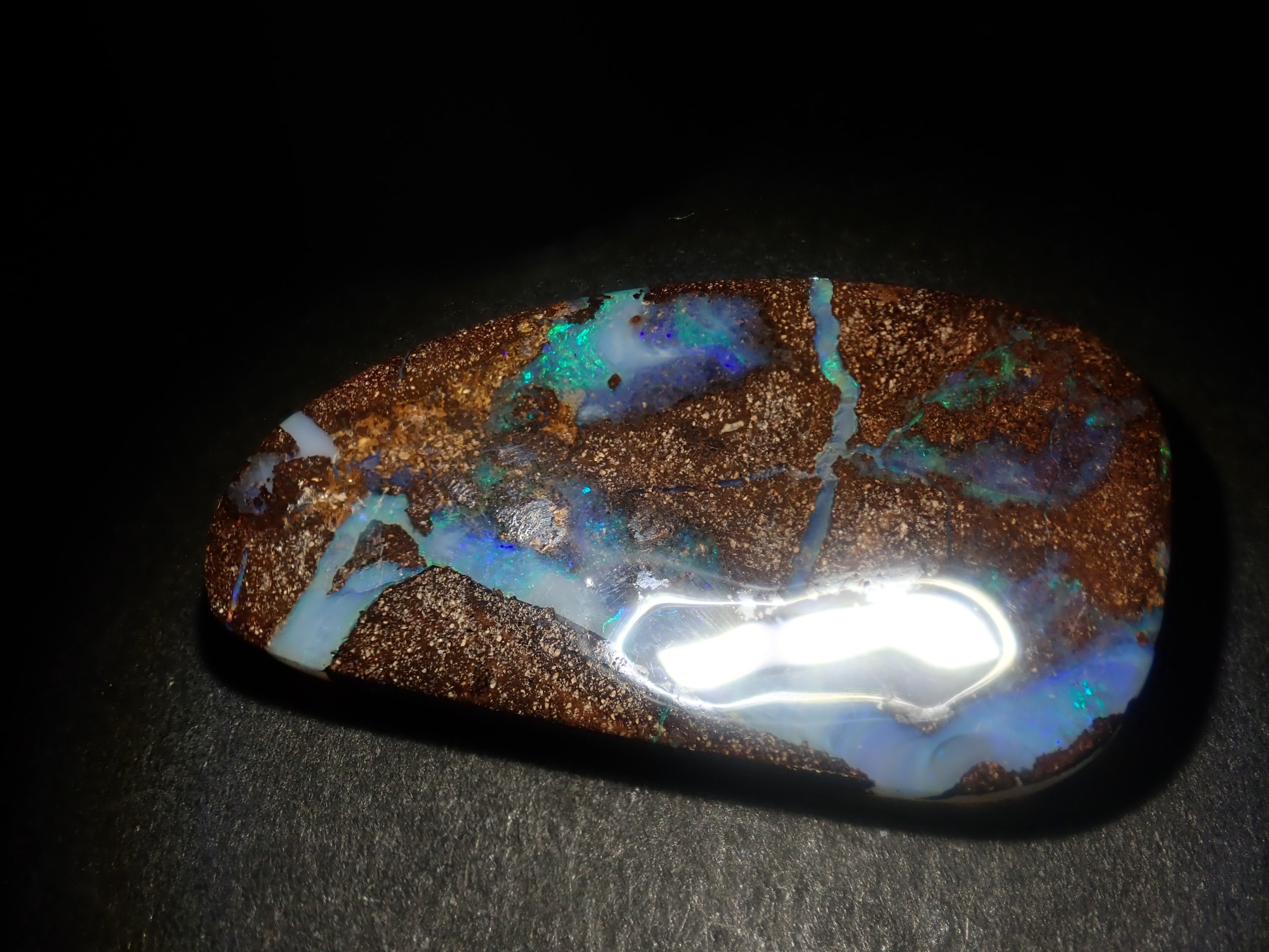 Limited to 7 stones: 1 loose Australian boulder opal (average 25 carats) Multiple purchase discounts available