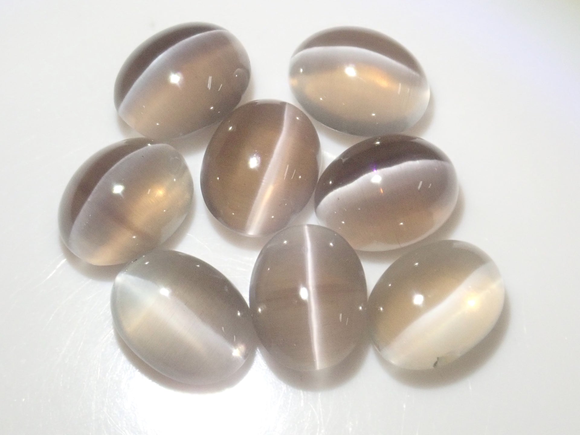 インド産シリマナイトキャッツアイ1石ルース（9×7mm）《複数購入割引有》