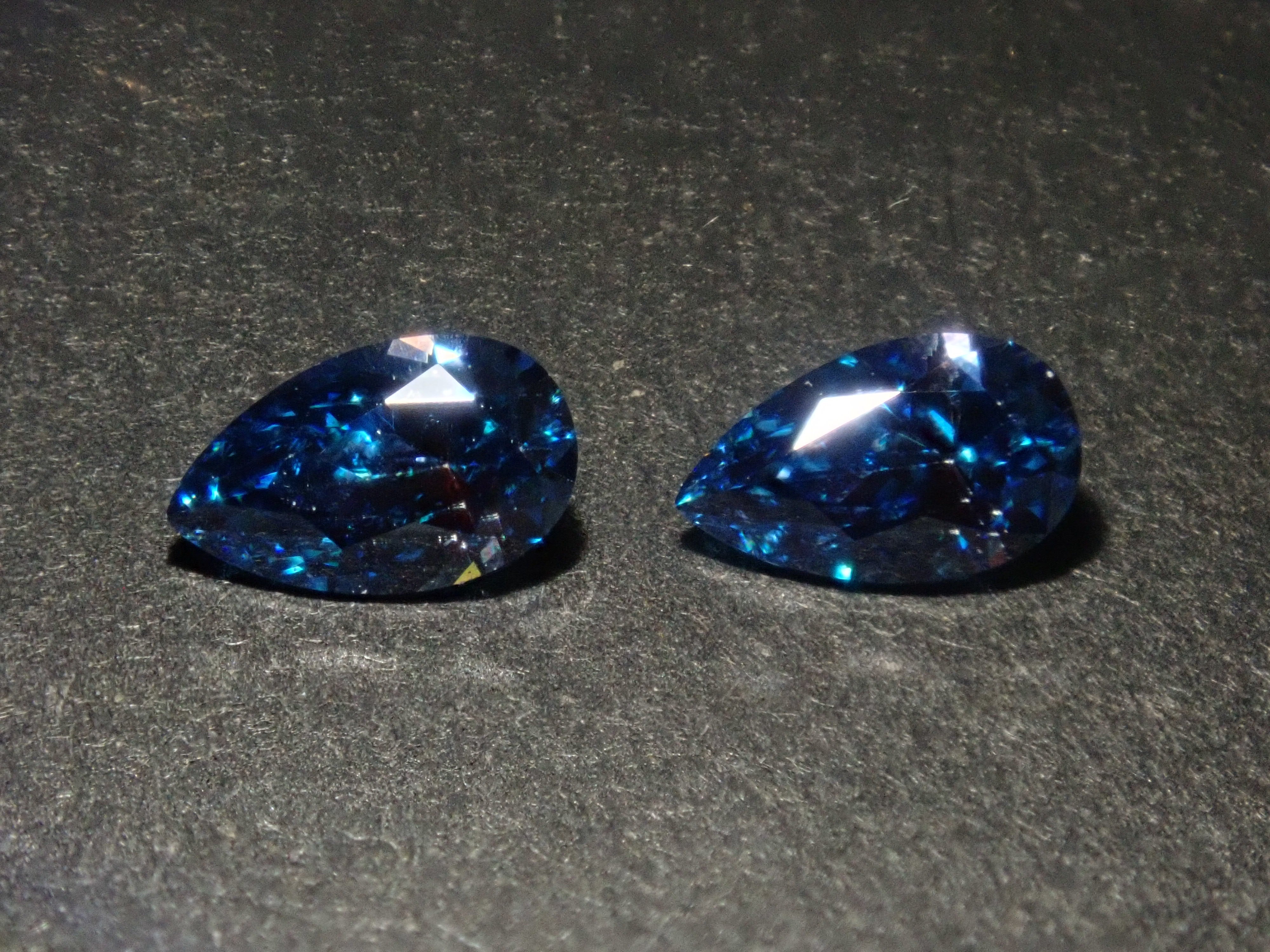 【10/5 22時販売】《限定11石》合成モアッサナイトガチャ💎甲州貴石切子plusthreeモアッサナイトやサンジェ氏カットやピンクやブルーモアッサ含む1石ルース《複数購入割引有》