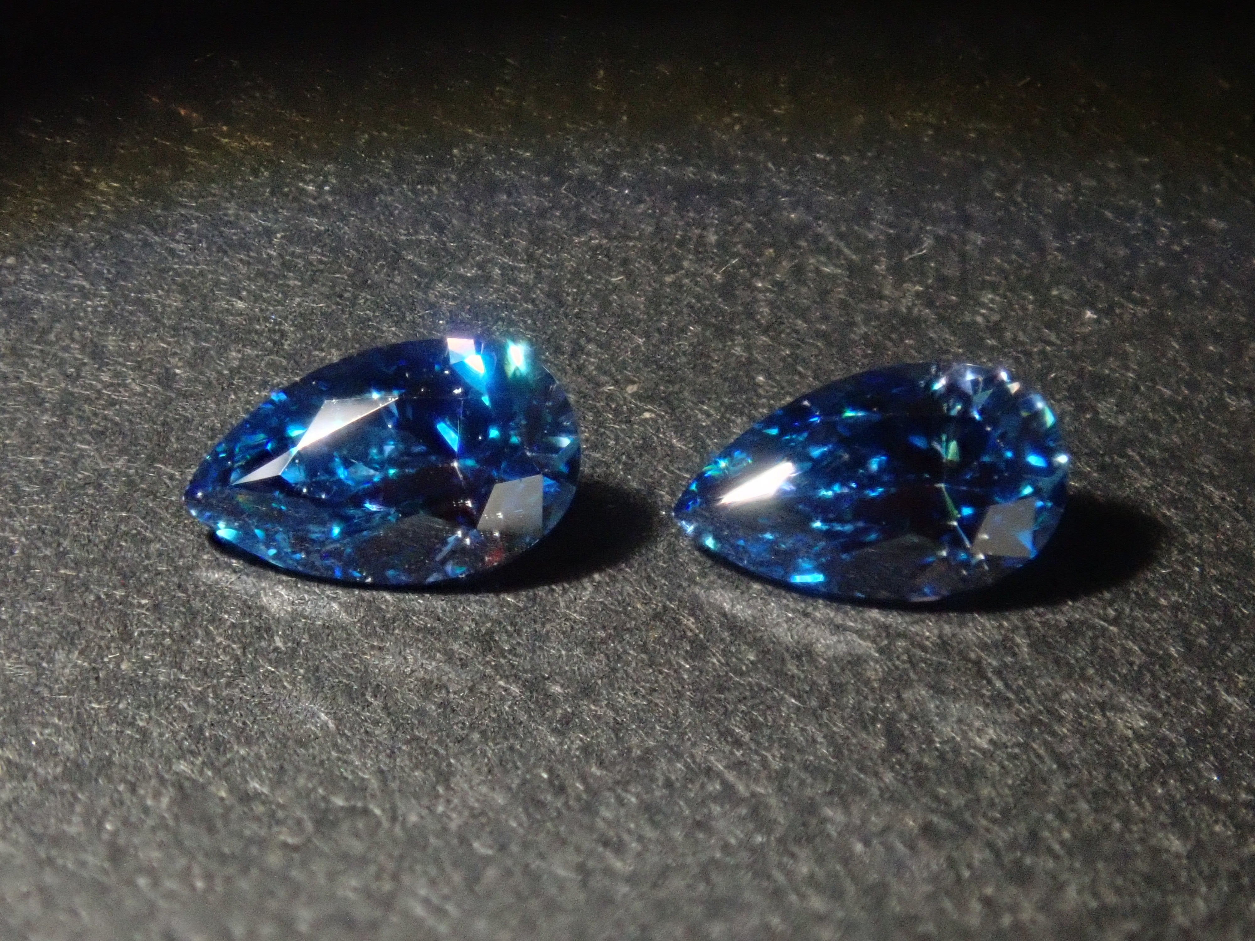 【10/5 22時販売】《限定11石》合成モアッサナイトガチャ💎甲州貴石切子plusthreeモアッサナイトやサンジェ氏カットやピンクやブルーモアッサ含む1石ルース《複数購入割引有》