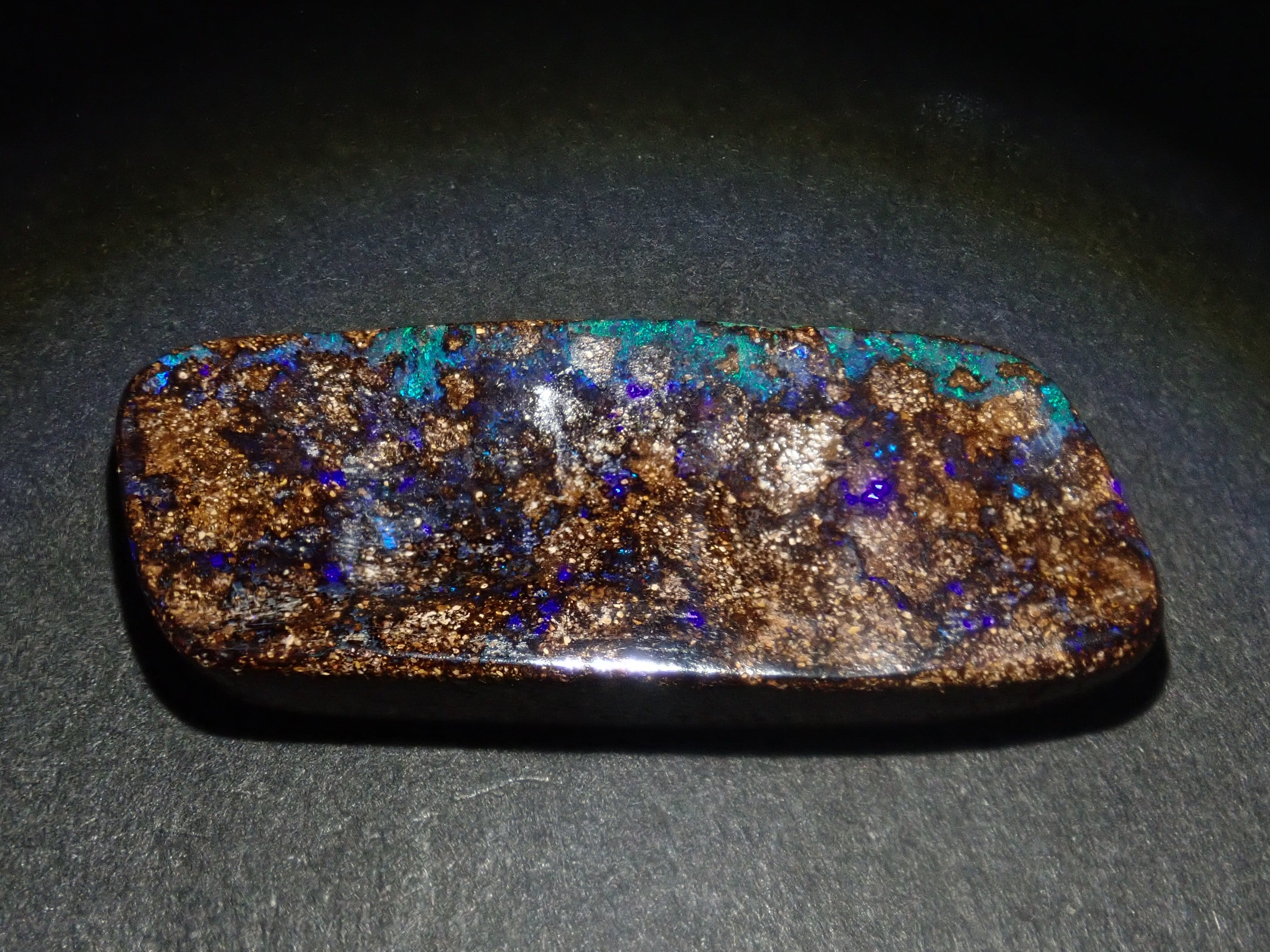 Limited to 7 stones: 1 loose Australian boulder opal (average 25 carats) Multiple purchase discounts available