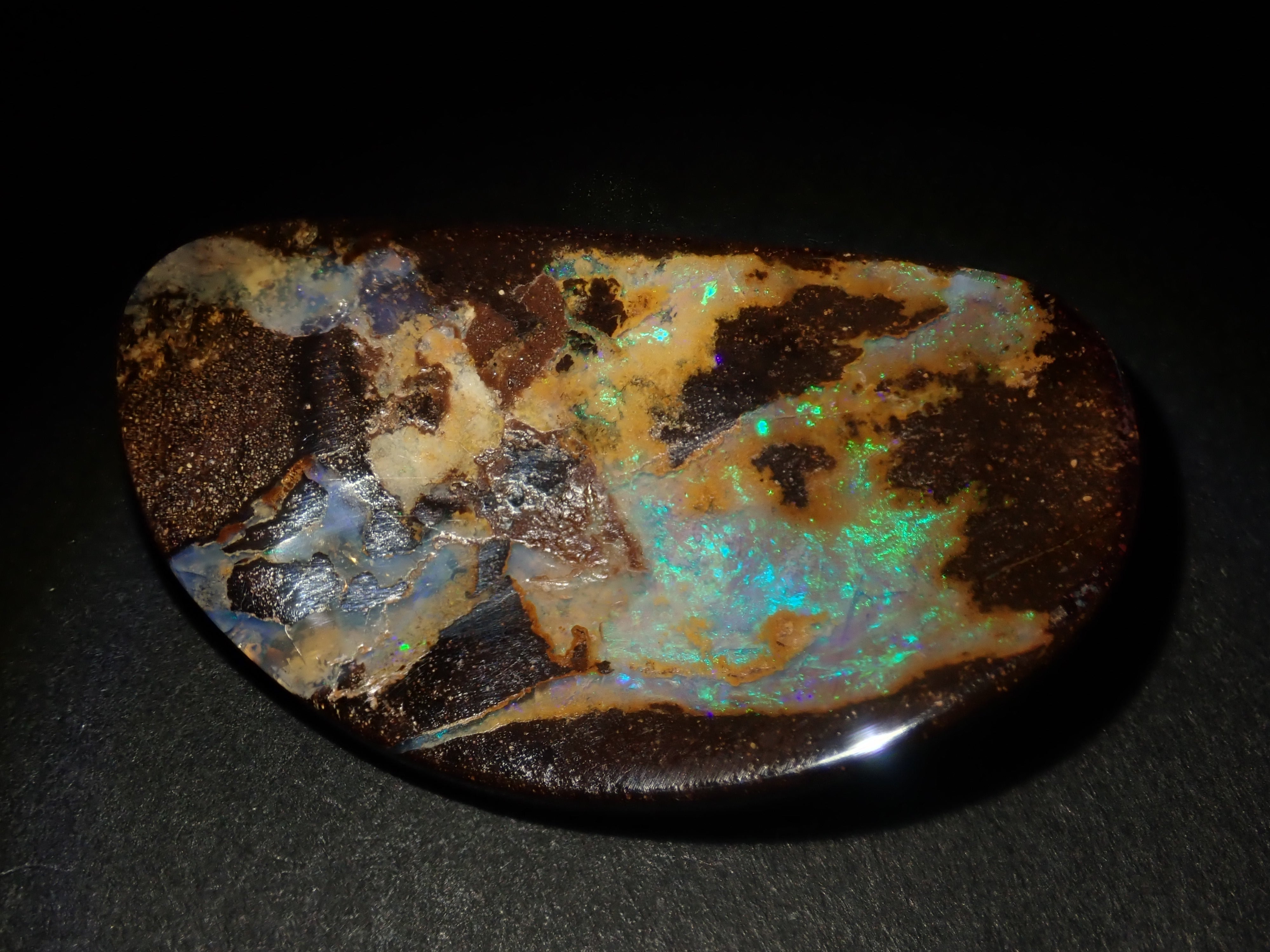 Limited to 7 stones: 1 loose Australian boulder opal (average 25 carats) Multiple purchase discounts available