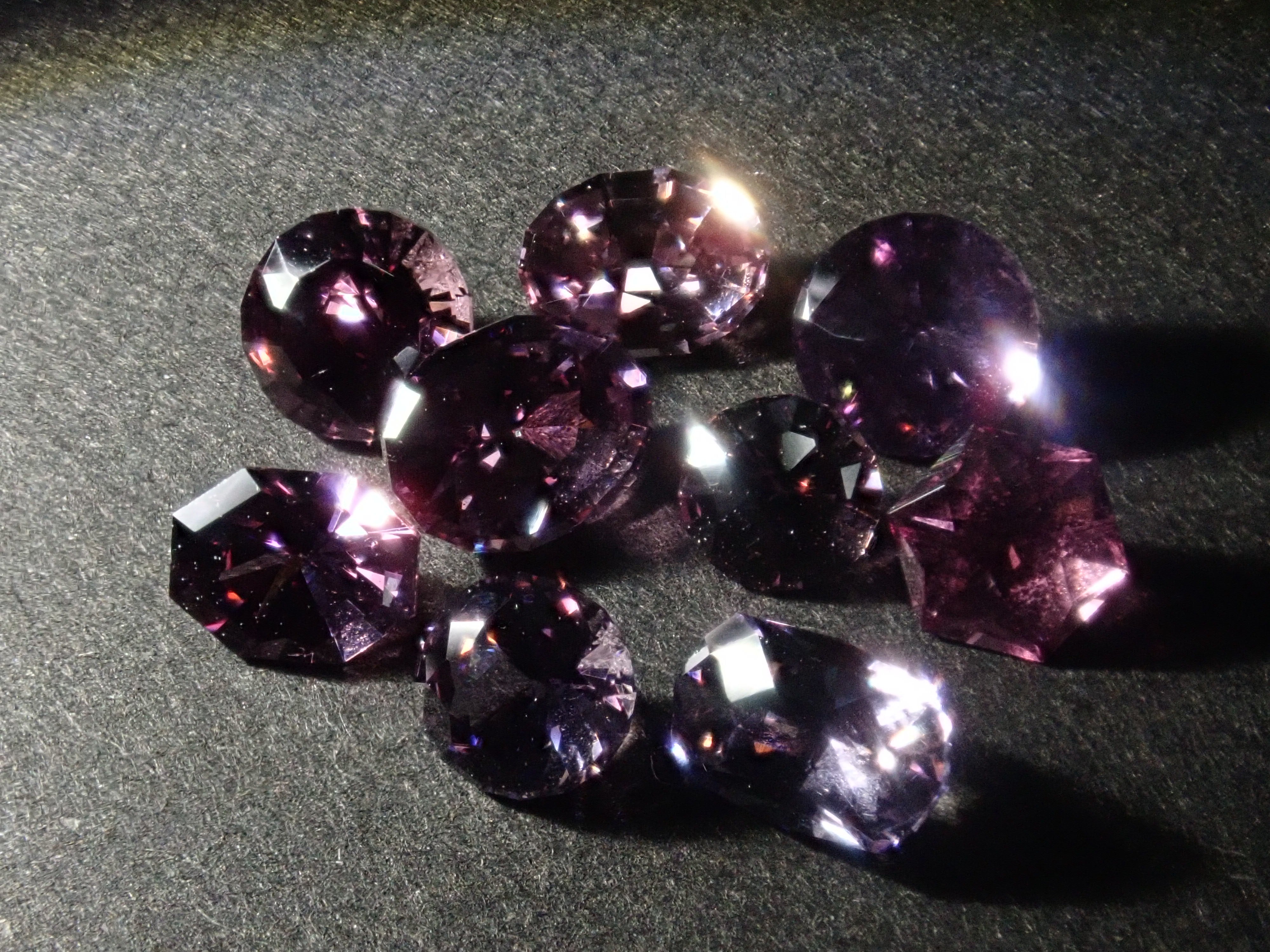 Limited to 10 stones Gem gacha💎 [Mr. Sanje] Tanzanian spinel (1 in 3 will be a red spinel) 1 loose stone [Multiple purchase discounts available]