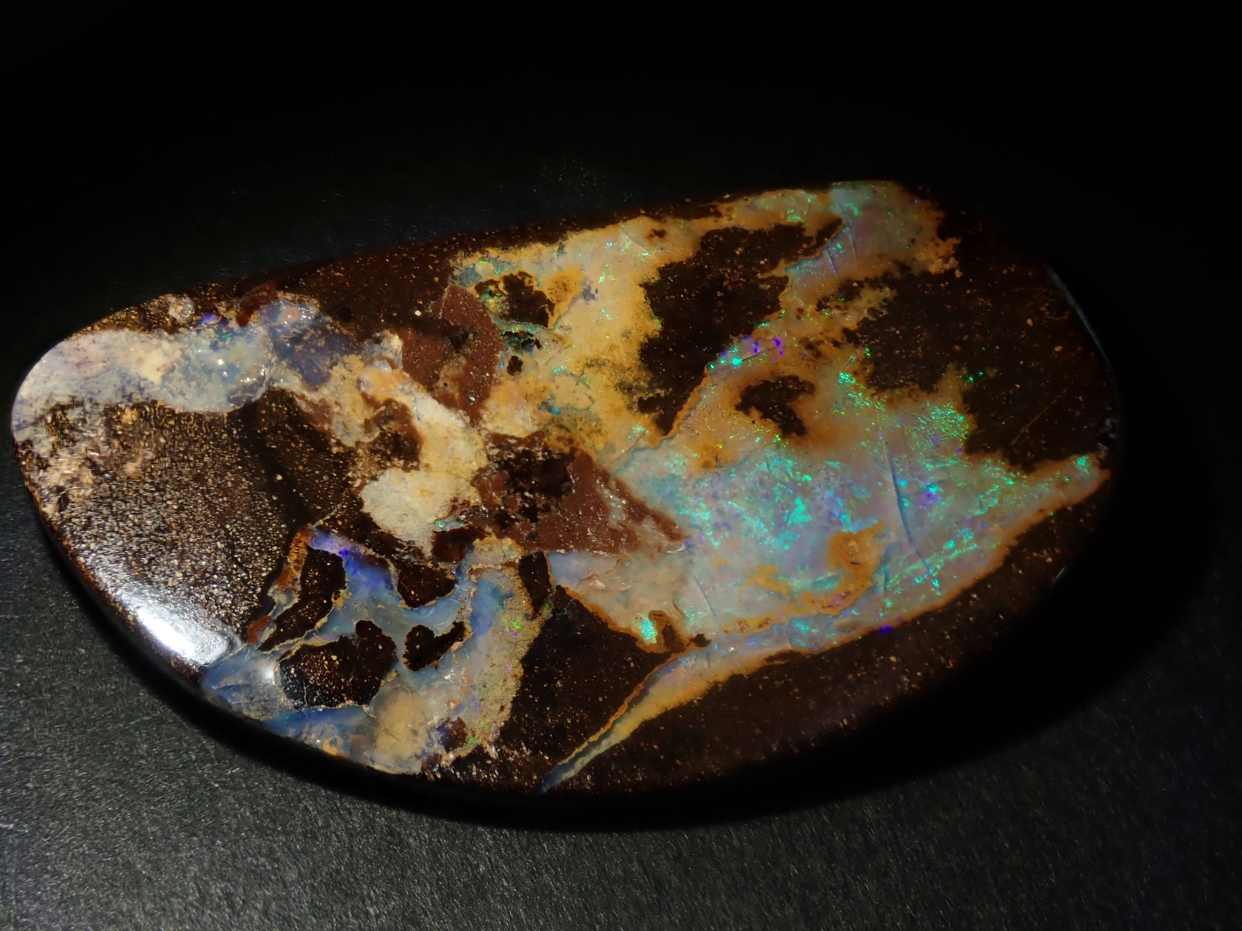 Limited to 7 stones: 1 loose Australian boulder opal (average 25 carats) Multiple purchase discounts available