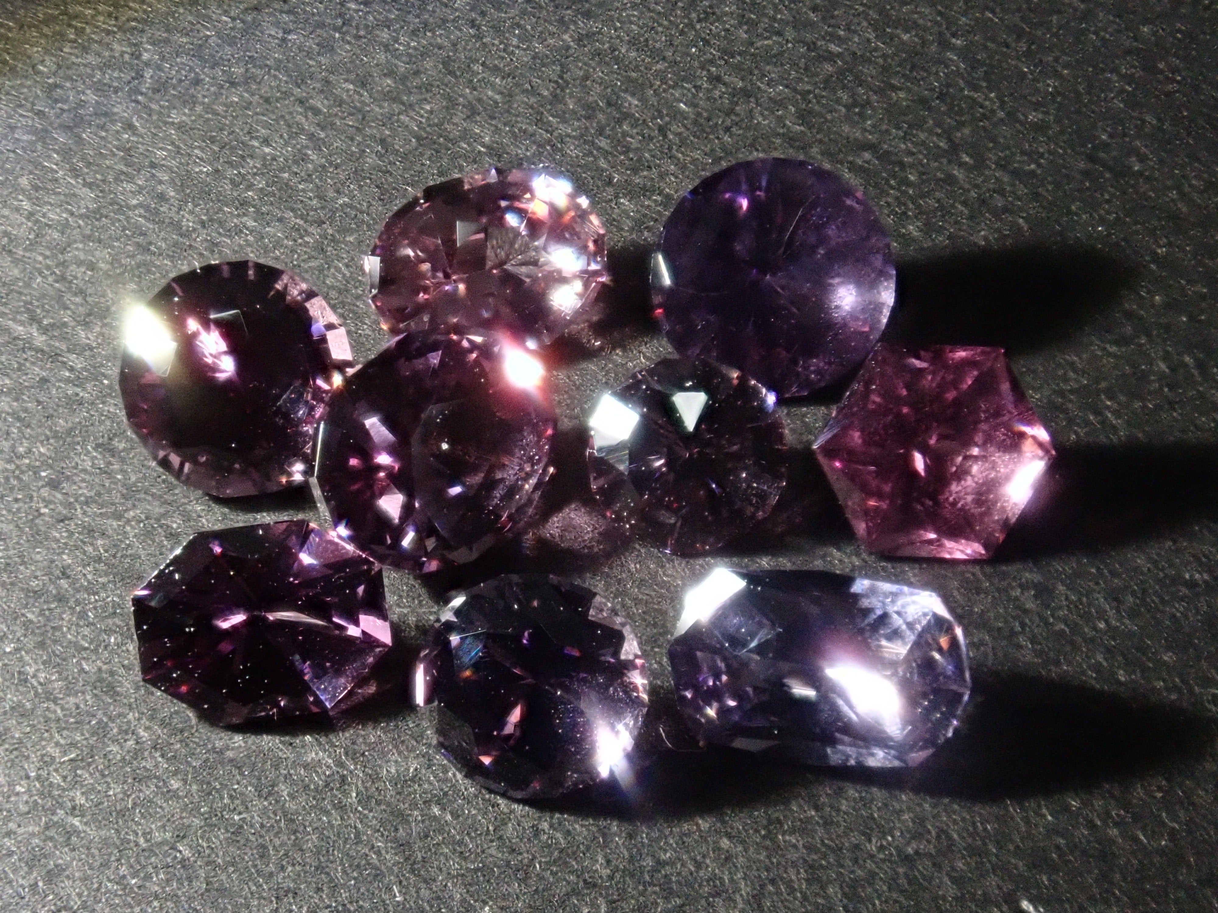 Limited to 10 stones Gem gacha💎 [Mr. Sanje] Tanzanian spinel (1 in 3 will be a red spinel) 1 loose stone [Multiple purchase discounts available]