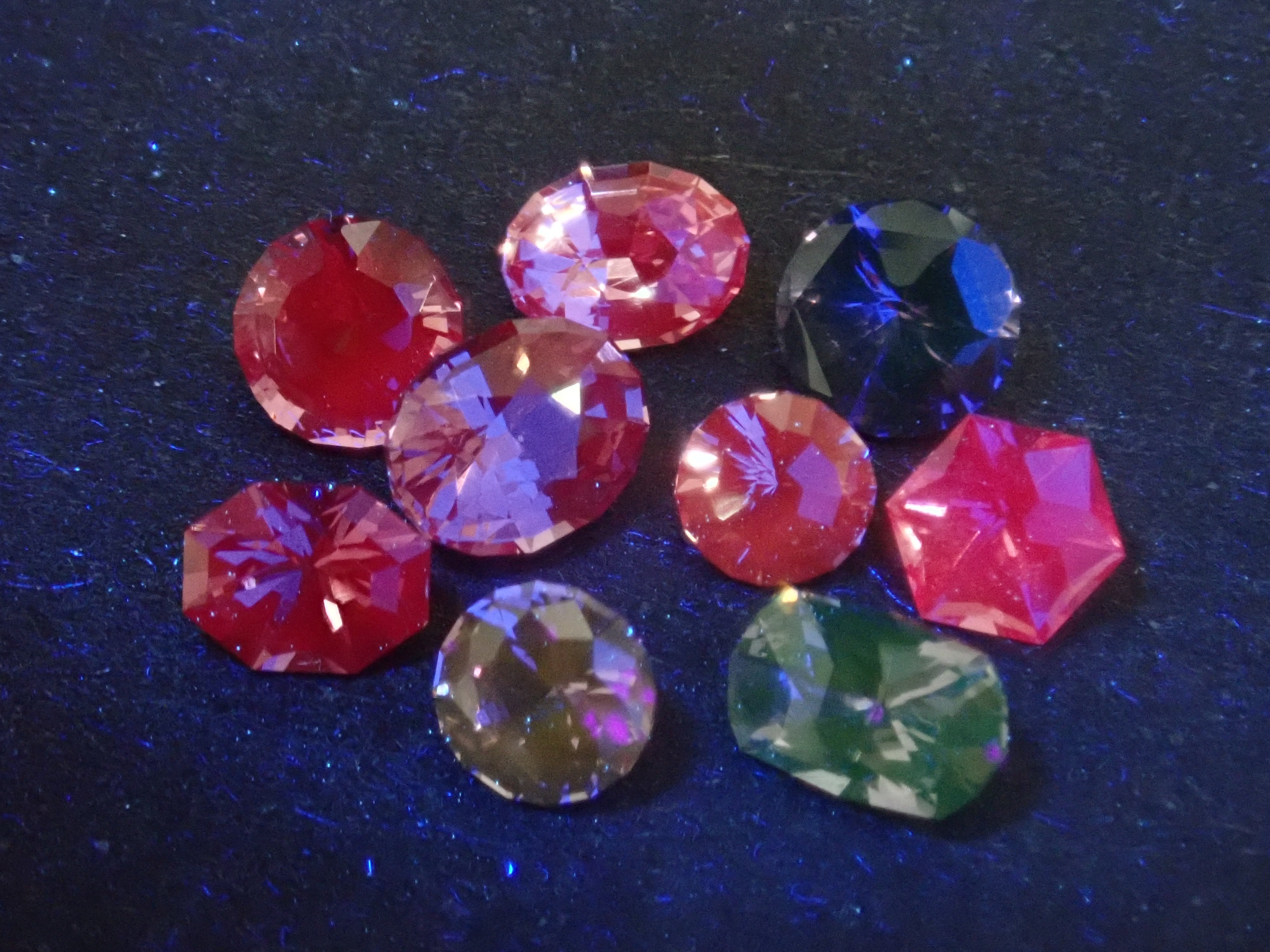 Limited to 10 stones Gem gacha💎 [Mr. Sanje] Tanzanian spinel (1 in 3 will be a red spinel) 1 loose stone [Multiple purchase discounts available]