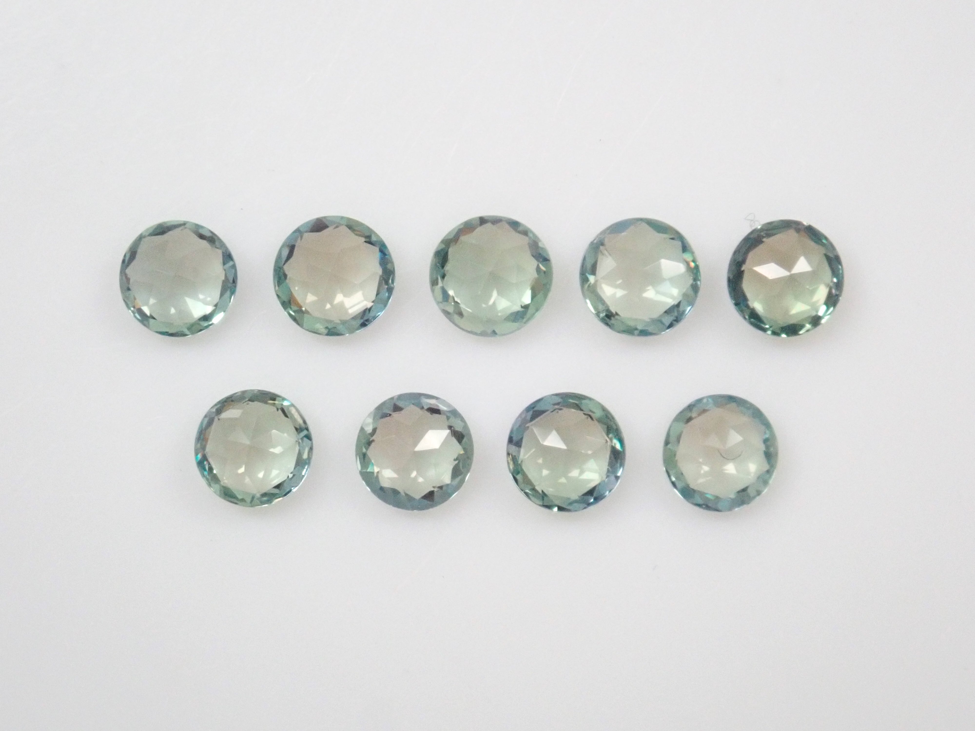 《限定9石》ブラジル産アレキサンドライト1石ルース（ローズカット,3mm/平均0.105ct）《複数購入割引有》