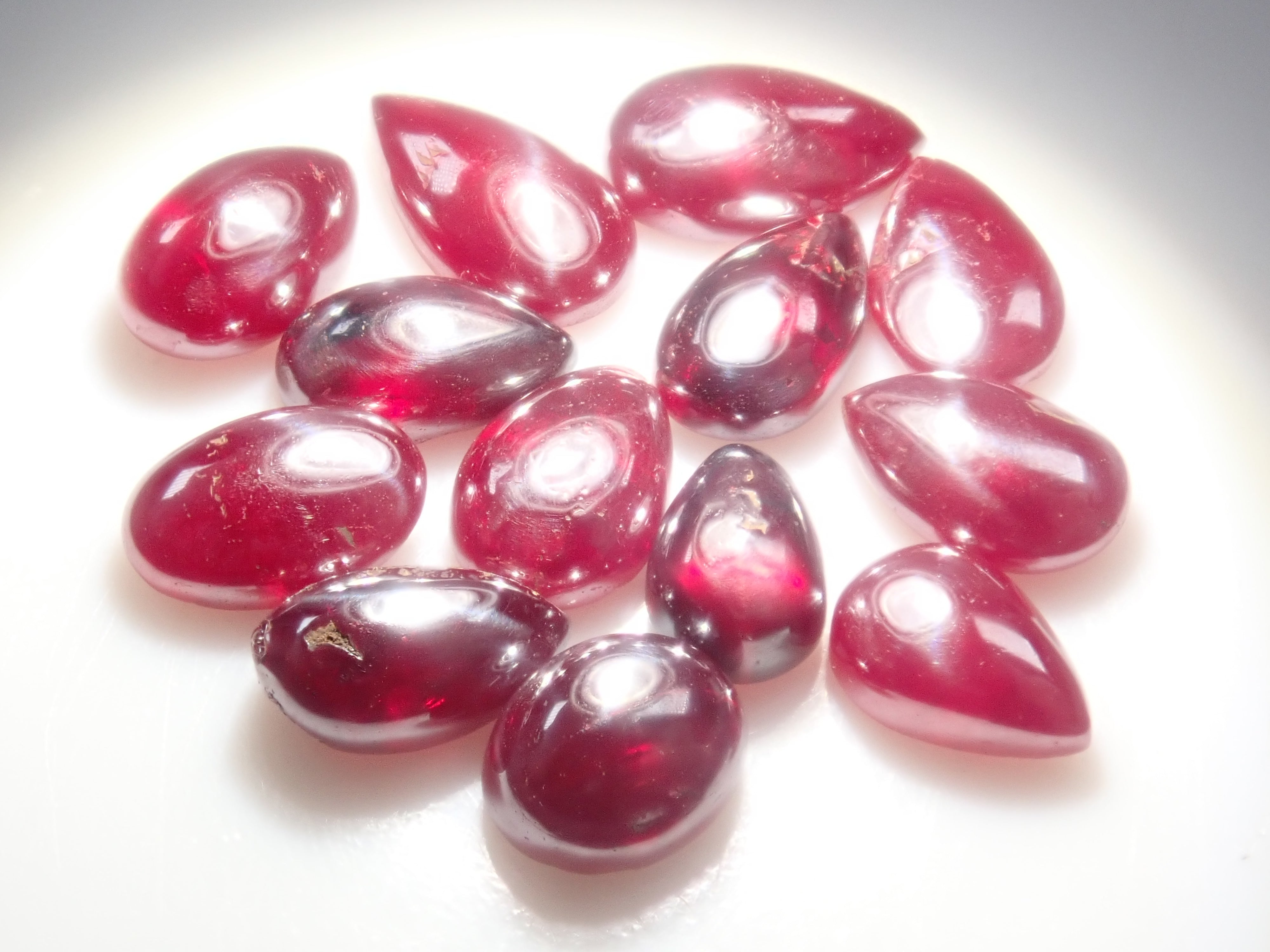 [Available at 10 PM on August 11th] Limited to 13 stones: 1 loose Chinese cinnabar (certificate of authenticity included for each stone) [Multiple purchase discounts available]