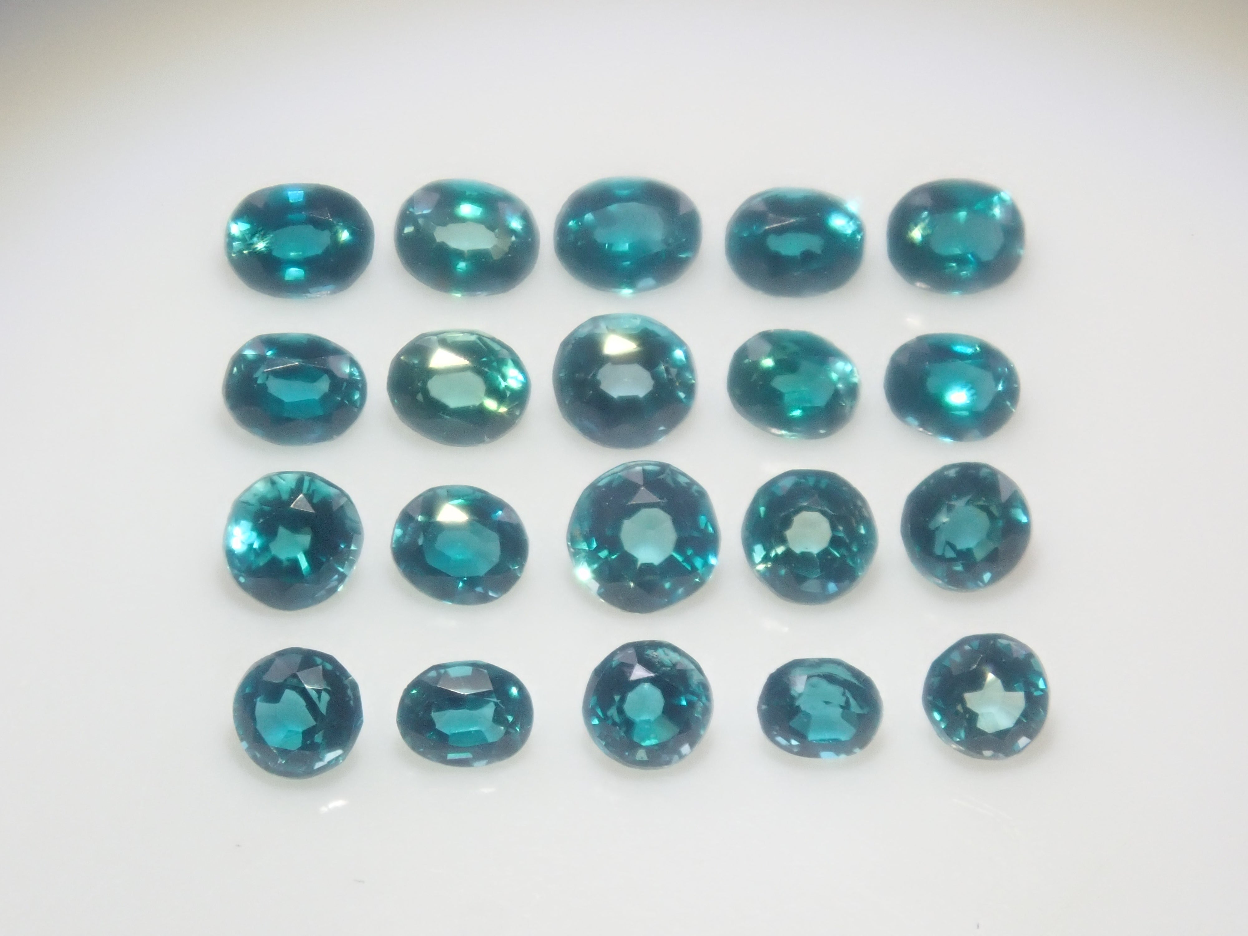 マダガスカル産グランディディエライト1石ルース（平均0.035ct）《複数