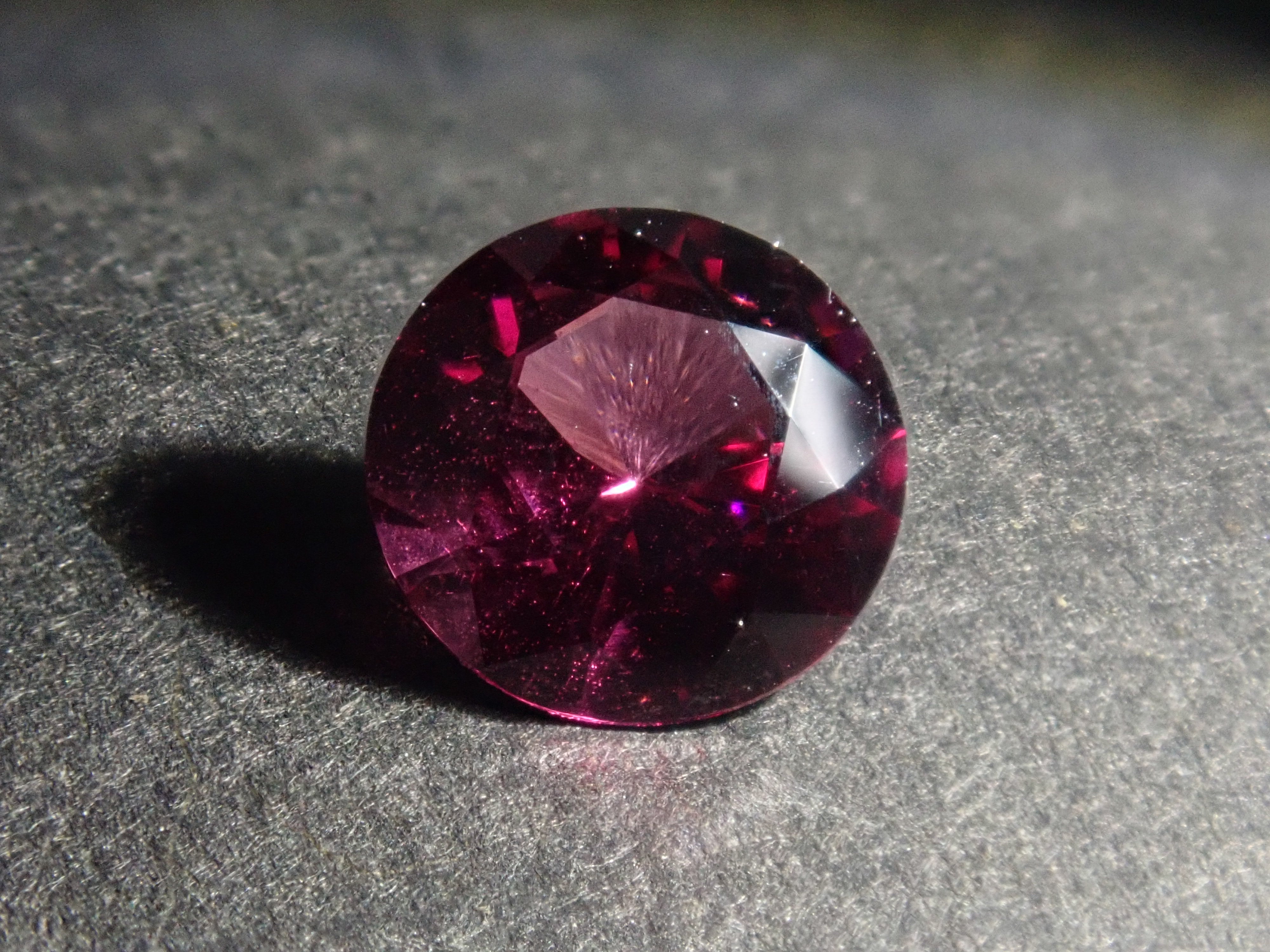 Limited to 16 stones Gem gacha💎 Cut by Sanjay, a Sri Lankan polisher (1 in 2 people will win a Sanjay sapphire) Multiple purchase discounts available