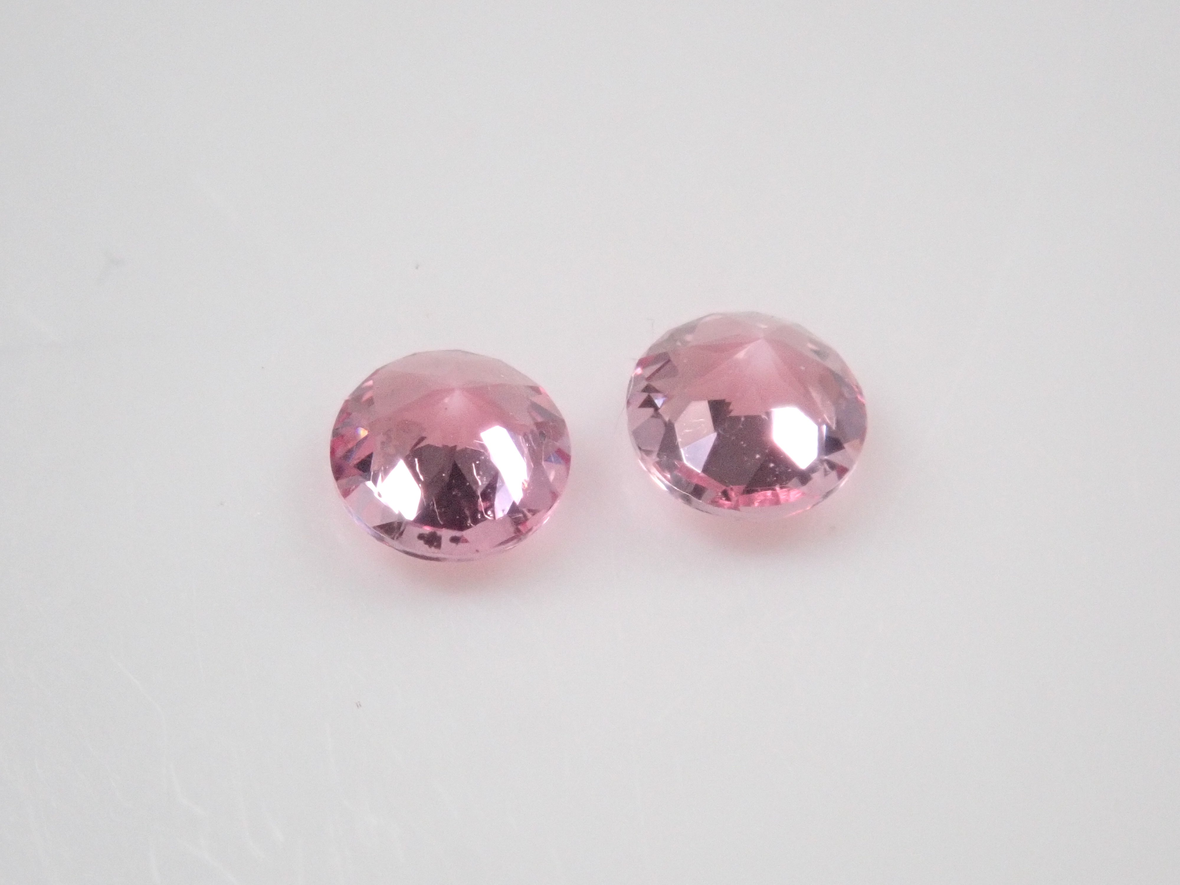 Limited to 2 stones: 1 loose Mahenge spinel from Tanzania (3mm, round cut) Discounts available for multiple purchases