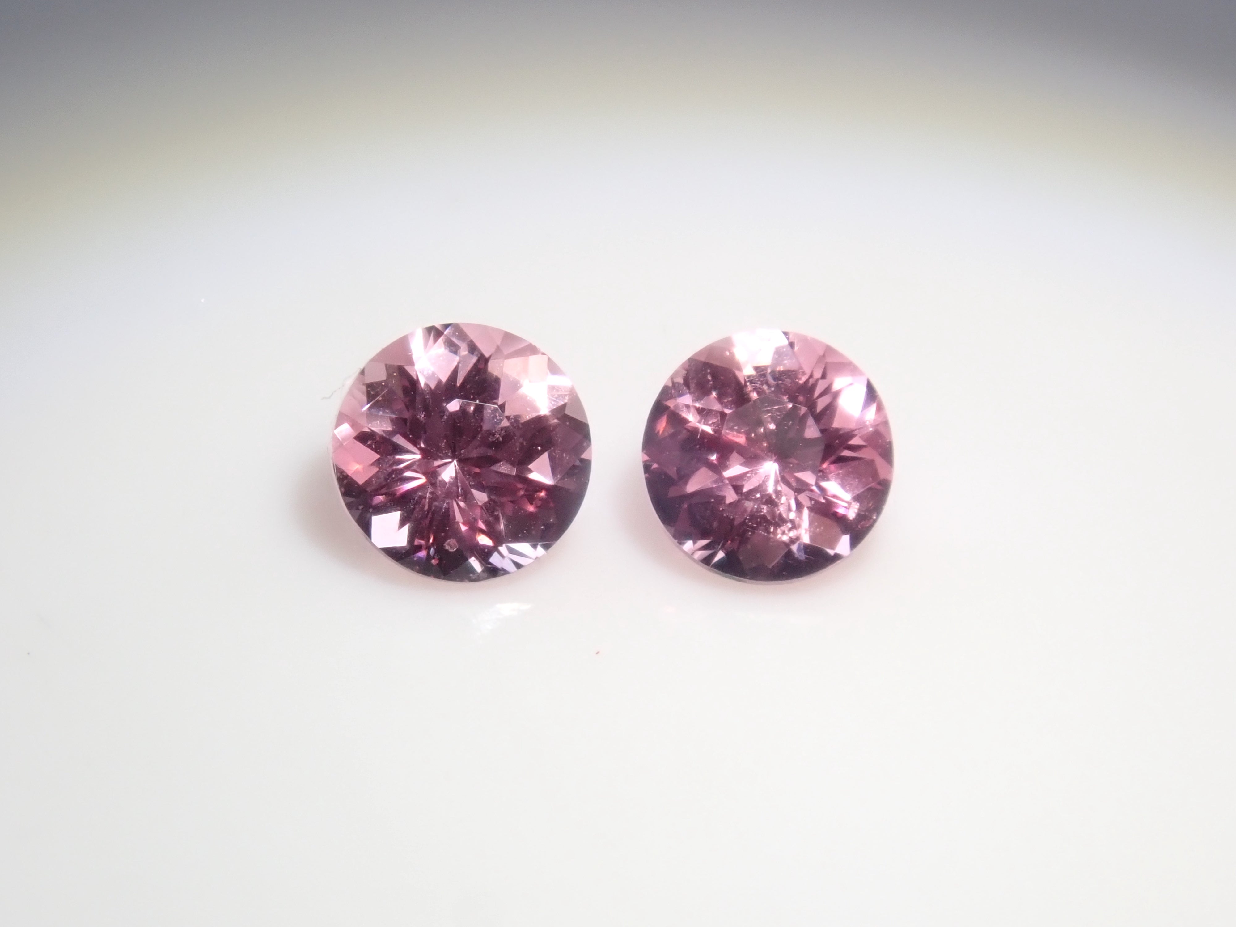 Limited to 2 stones: 1 loose Mahenge spinel from Tanzania (3mm, round cut) Discounts available for multiple purchases