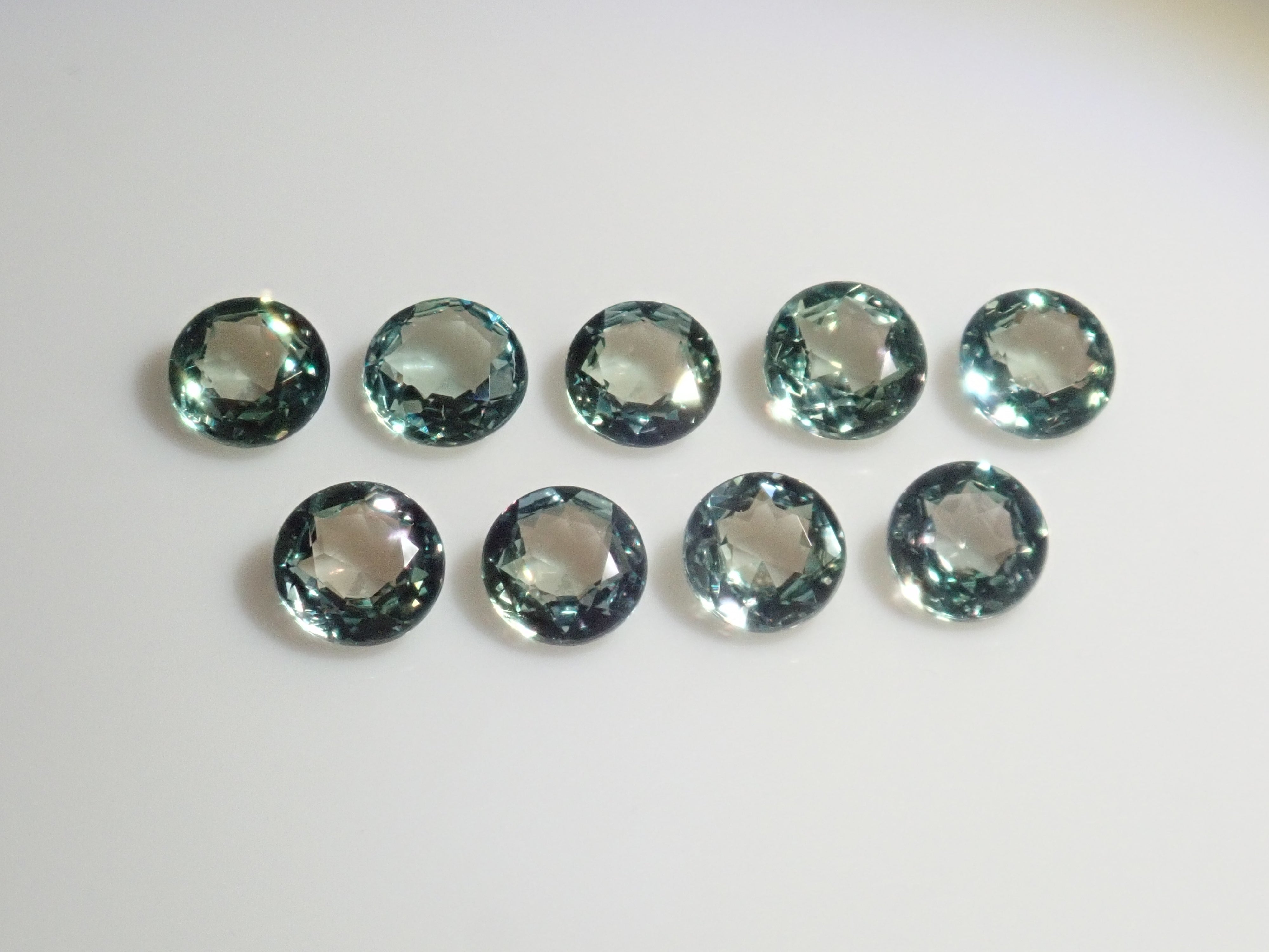 《限定9石》ブラジル産アレキサンドライト1石ルース（ローズカット,3mm/平均0.105ct）《複数購入割引有》