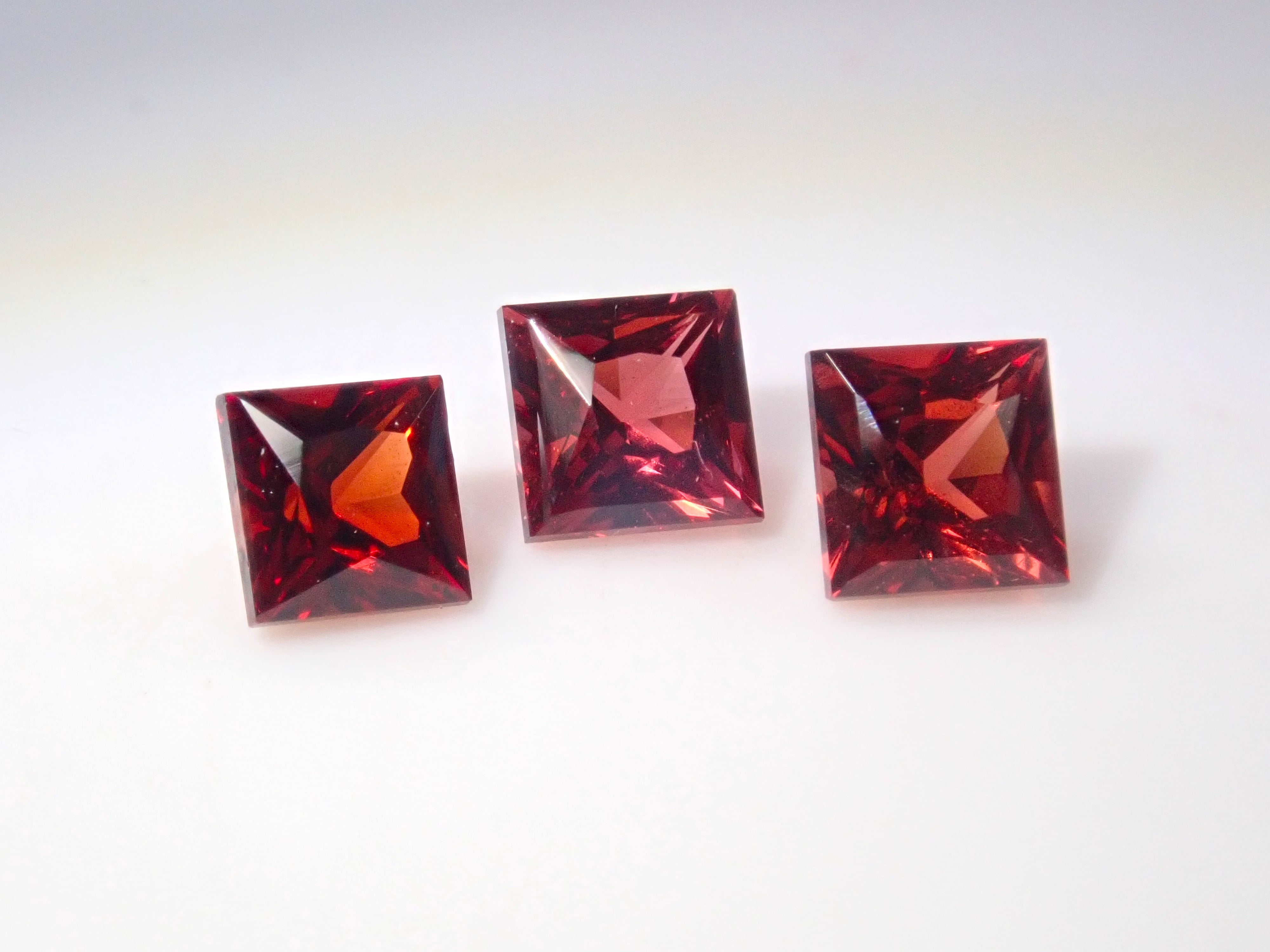 Limited to 3 stones: 1 Tanzanian pyrope almandine garnet (princess cut) loose stone (multiple purchase discounts available)