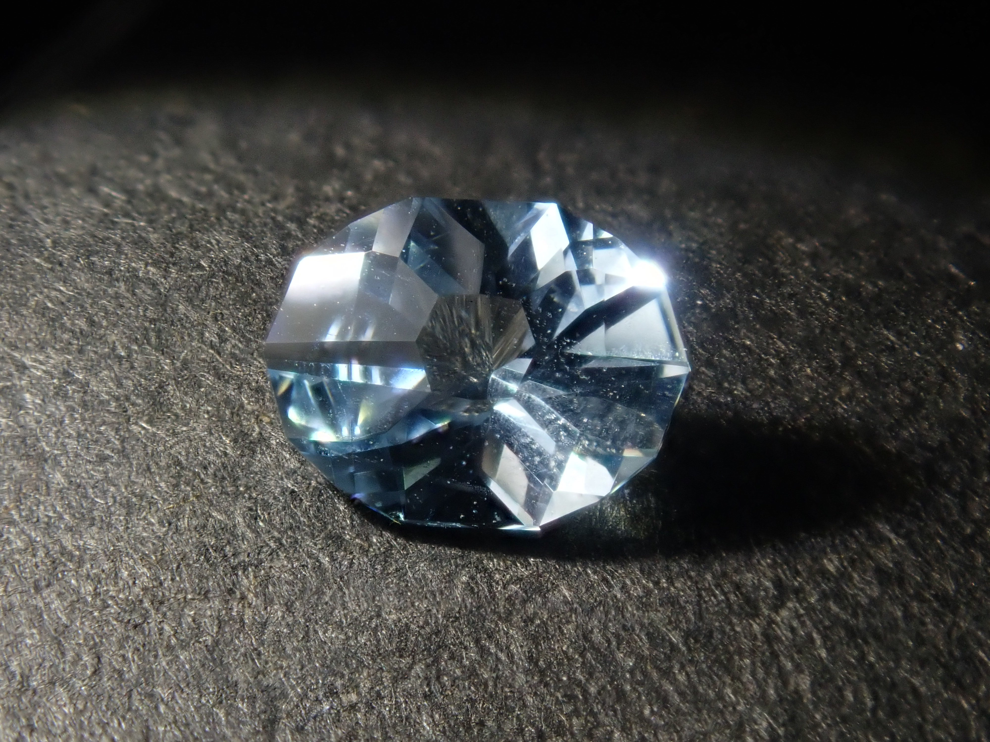 Limited to 16 stones Gem gacha💎 Cut by Sanjay, a Sri Lankan polisher (1 in 2 people will win a Sanjay sapphire) Multiple purchase discounts available