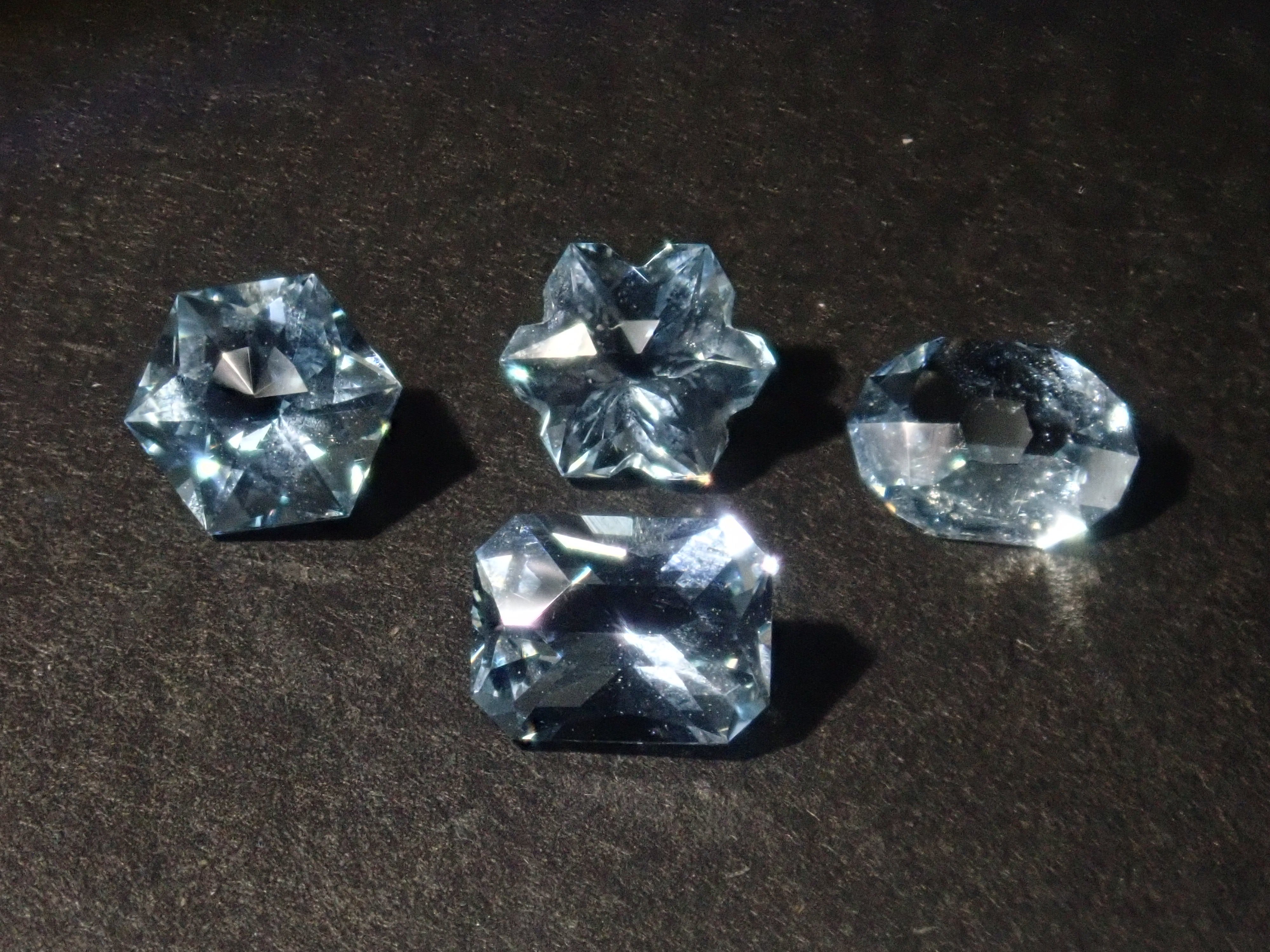 Limited to 16 stones Gem gacha💎 Cut by Sanjay, a Sri Lankan polisher (1 in 2 people will win a Sanjay sapphire) Multiple purchase discounts available